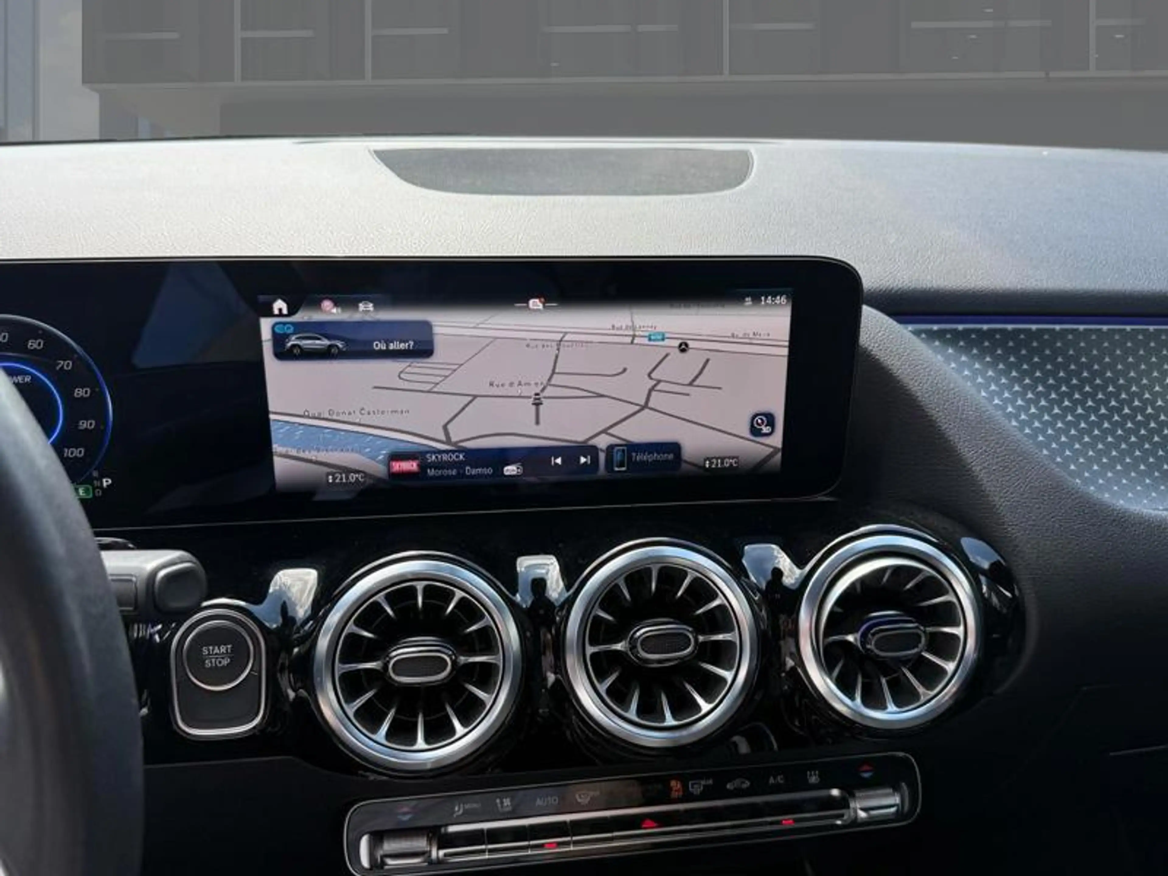 Mercedes-Benz EQA 300 4MATIC Luxury Line — photo 13