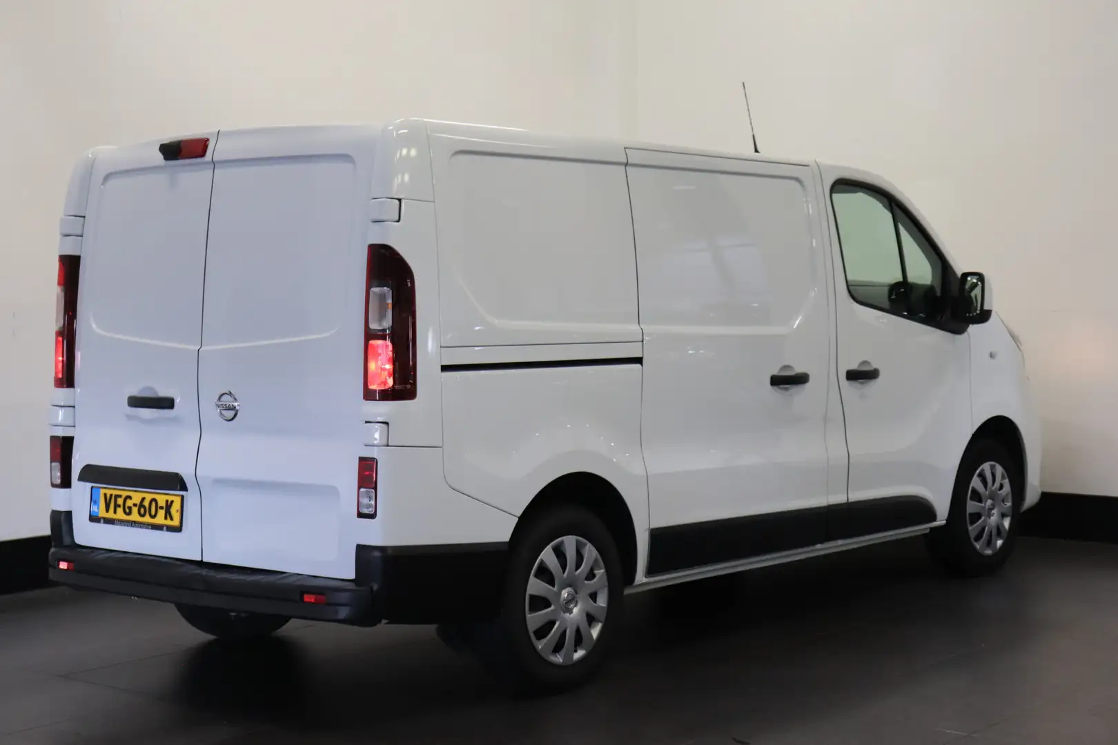Nissan NV300 1.6 dCi 120PK EURO 6 - Airco - Navi - Cruise - € 1 Wit - 2