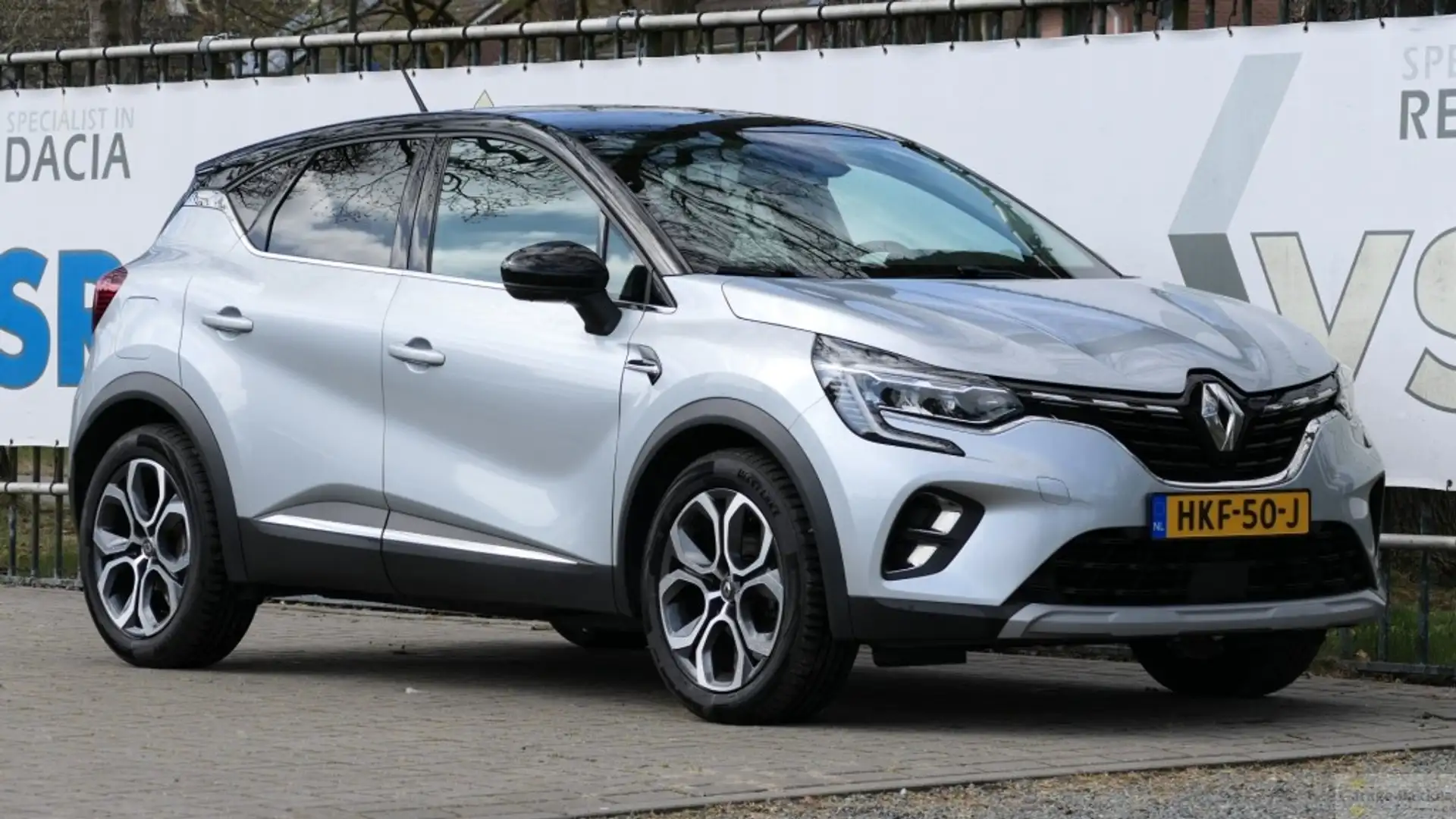 Renault Captur TCe 140 EDC Automaat Intens Argent - 1