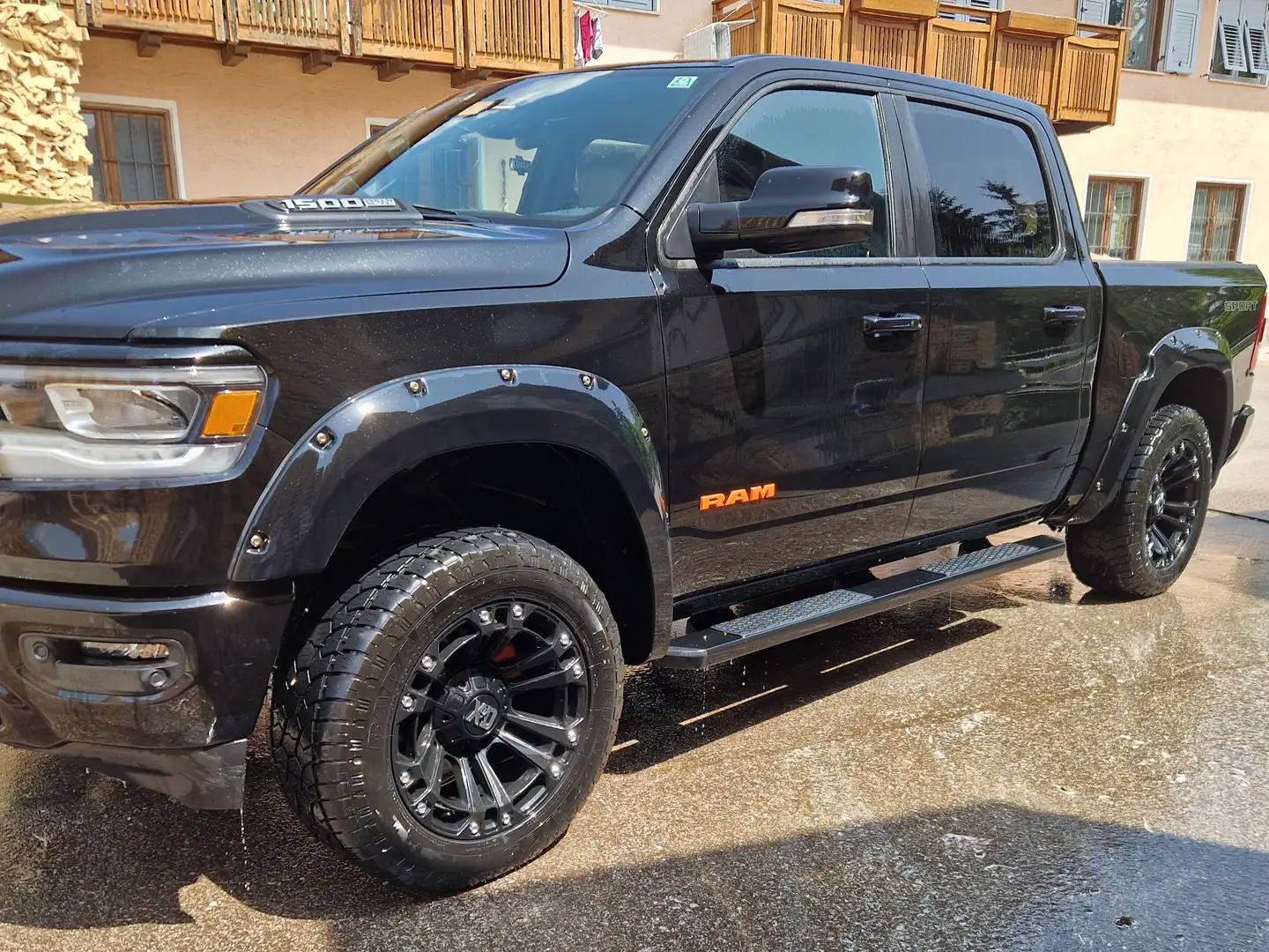 Dodge RAM Ram1500 5.7 V8 CrewCab LaramieSportPromo 395cv at8 Negru - 1