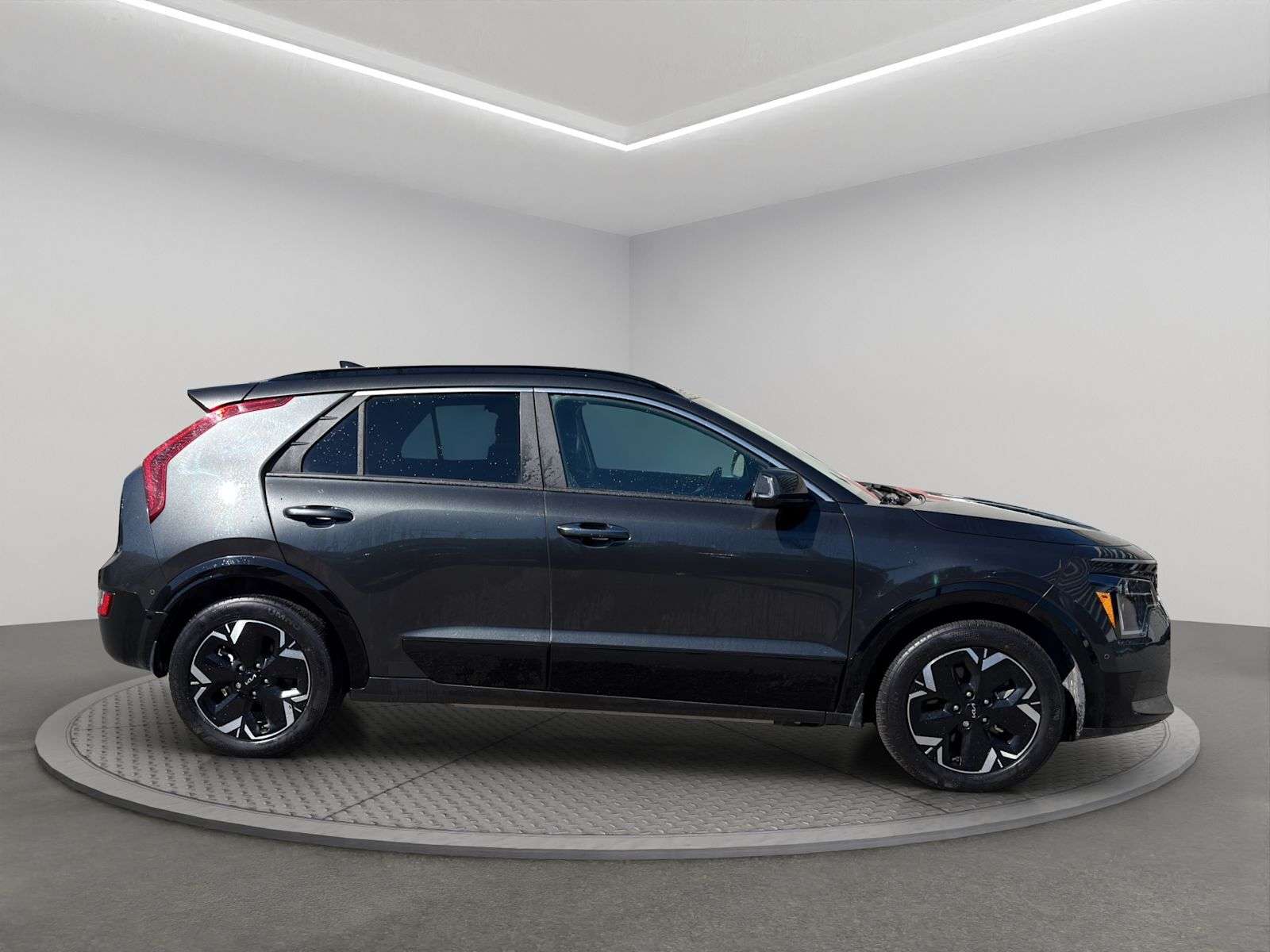 2023 Kia Niro Limited - Fully Loaded - Dealer Serviced — снимка 1