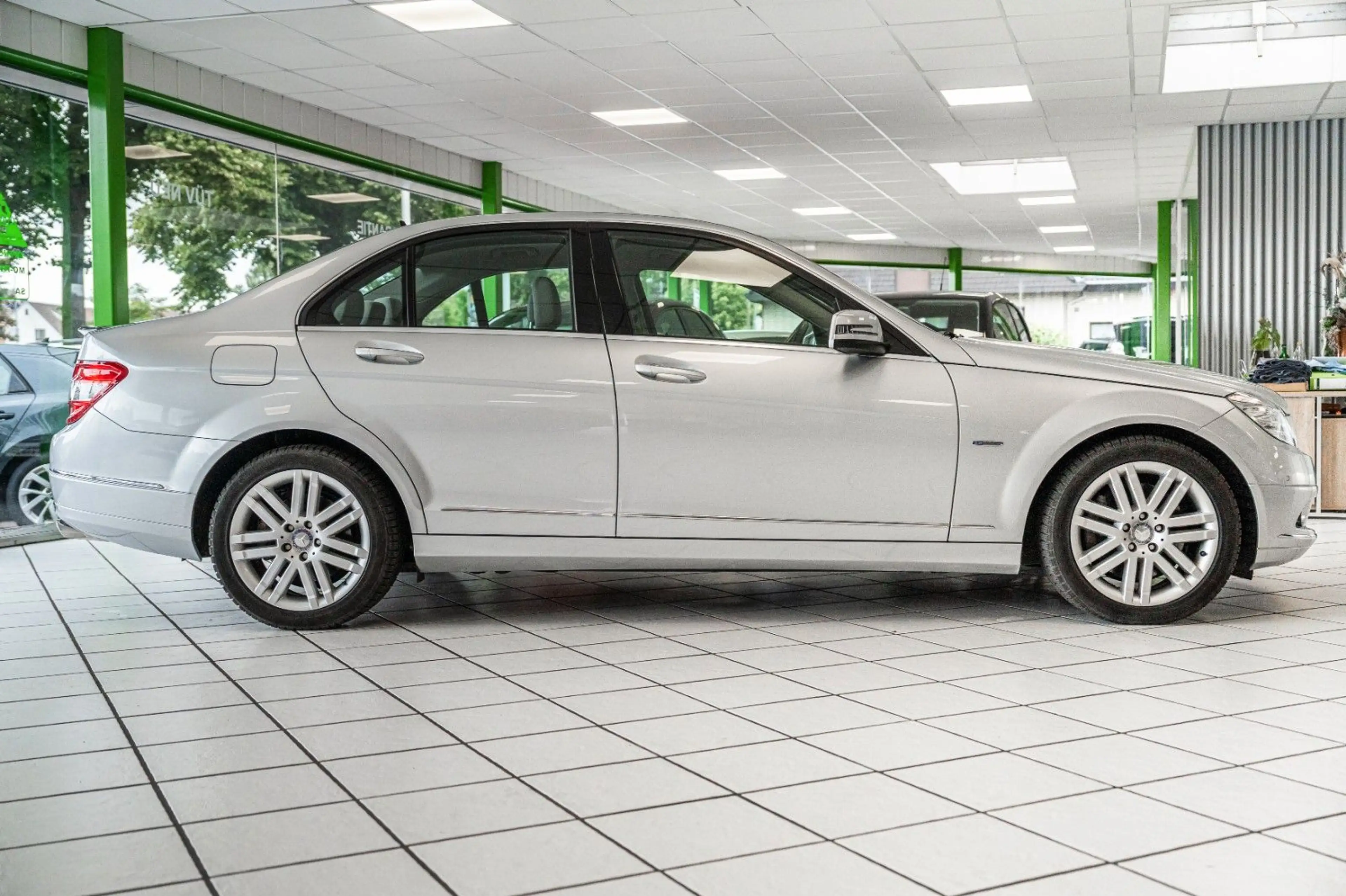 Mercedes-Benz C 350 C -Klasse NUR 35.100 KM Automatik 292 PS — photo 8