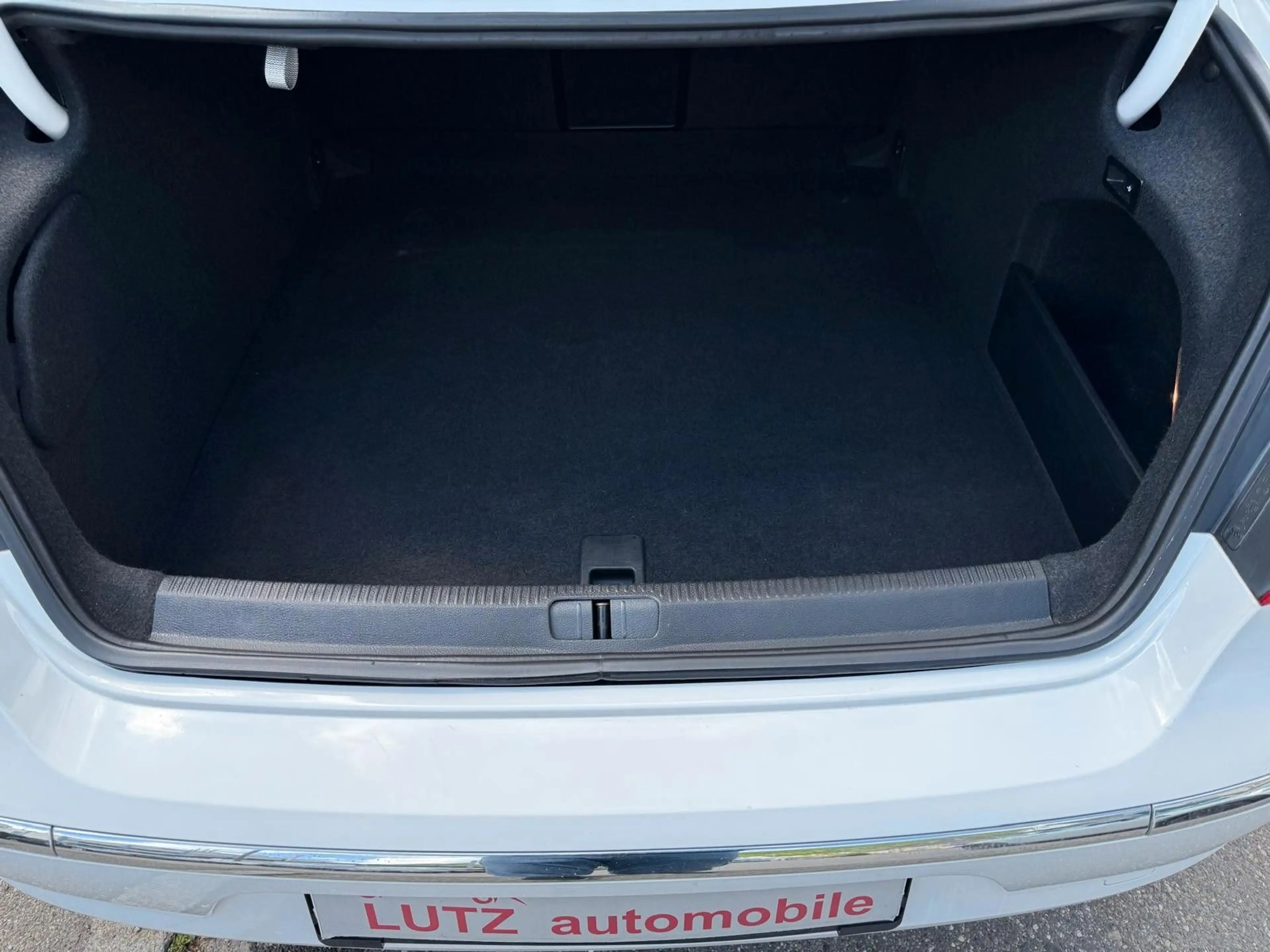 Volkswagen CC Basis BMT, Navi, Bi -Xenon, Top  . — photo 14