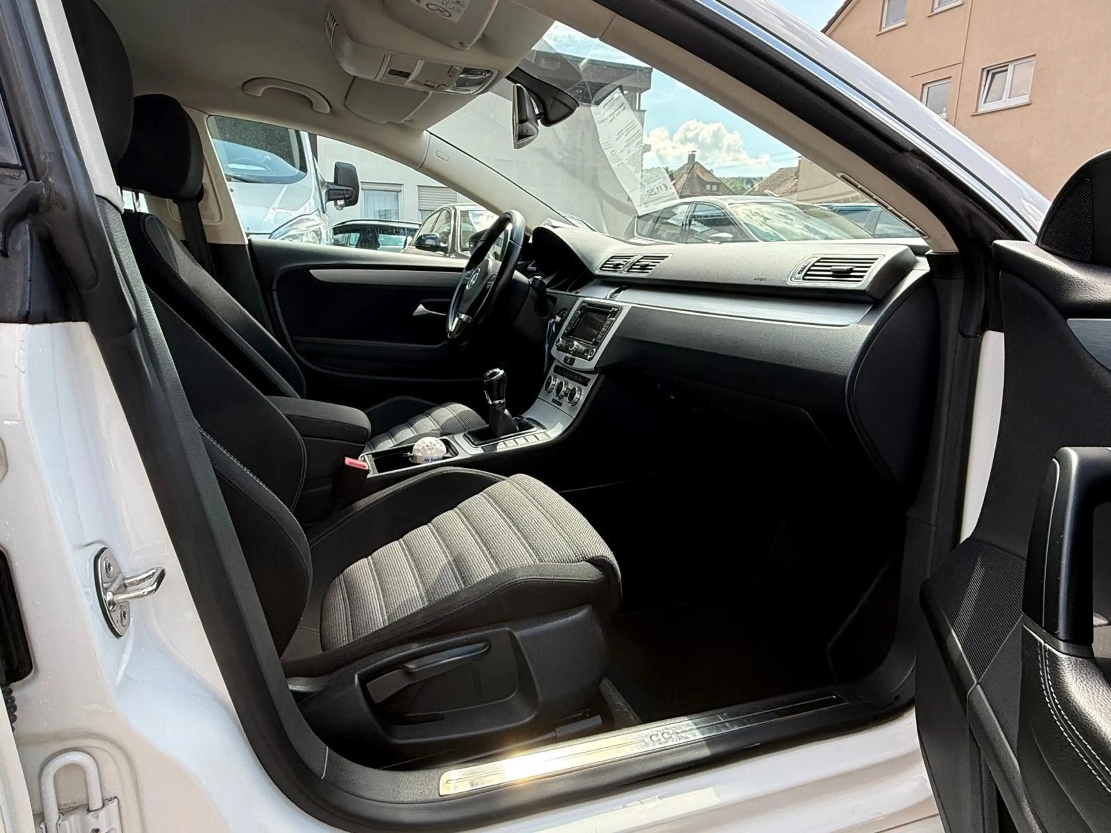 Volkswagen CC Basis BMT, Navi, Bi -Xenon, Top  . — photo 9