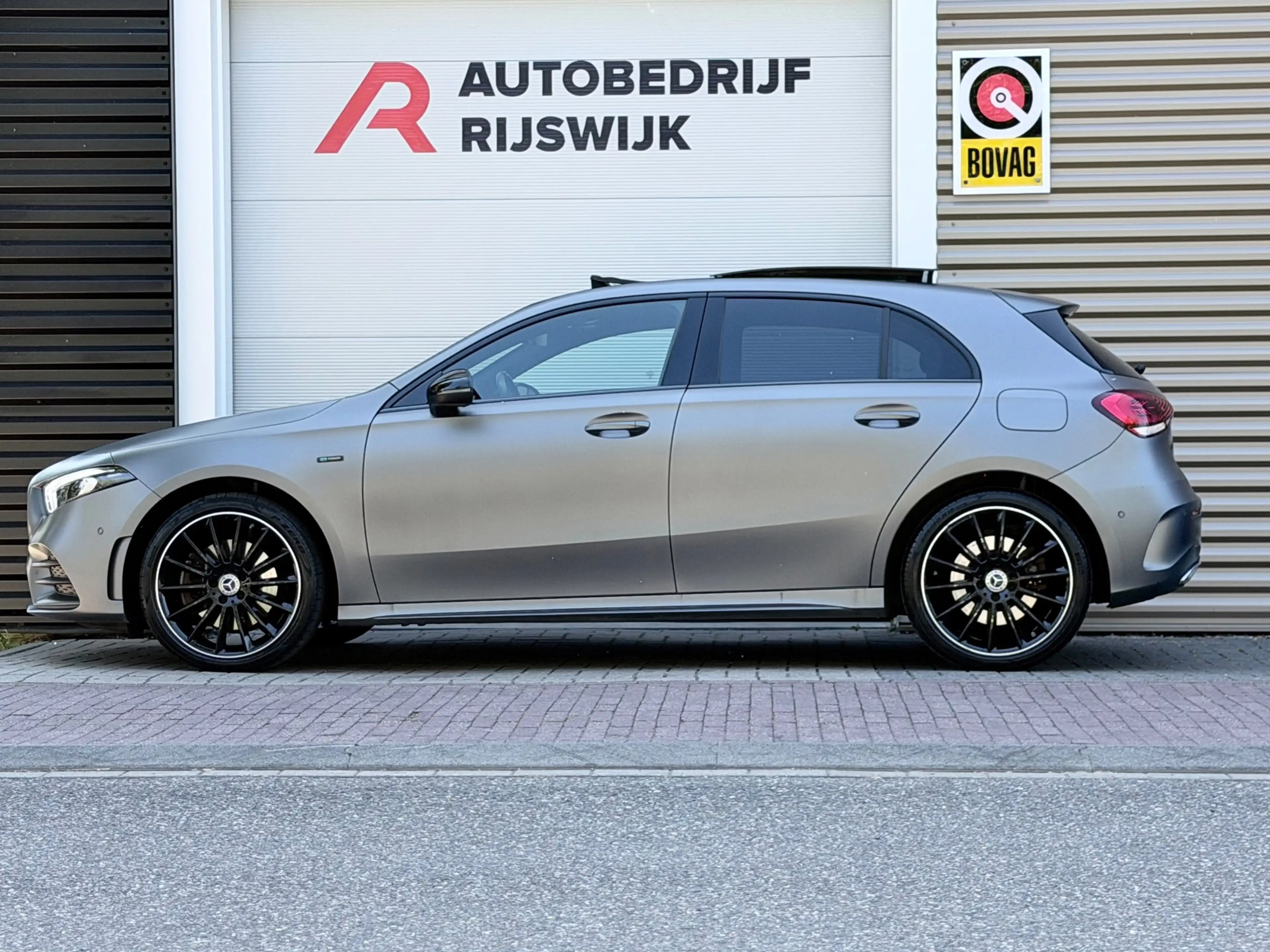 Mercedes-Benz A 250 e Premium Pano/Sfeer/Blindspot — photo 2