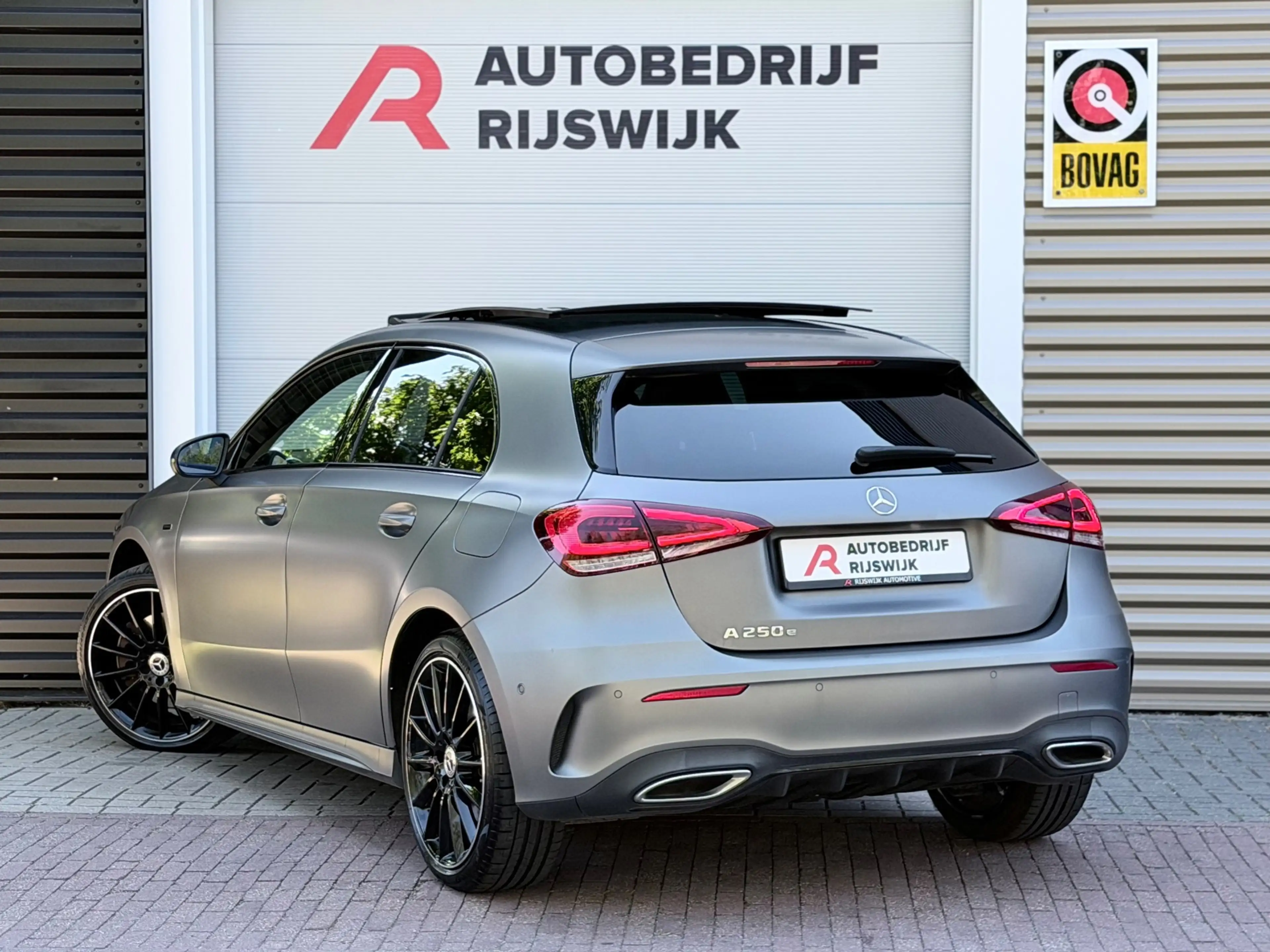 Mercedes-Benz A 250 e Premium Pano/Sfeer/Blindspot — photo 3