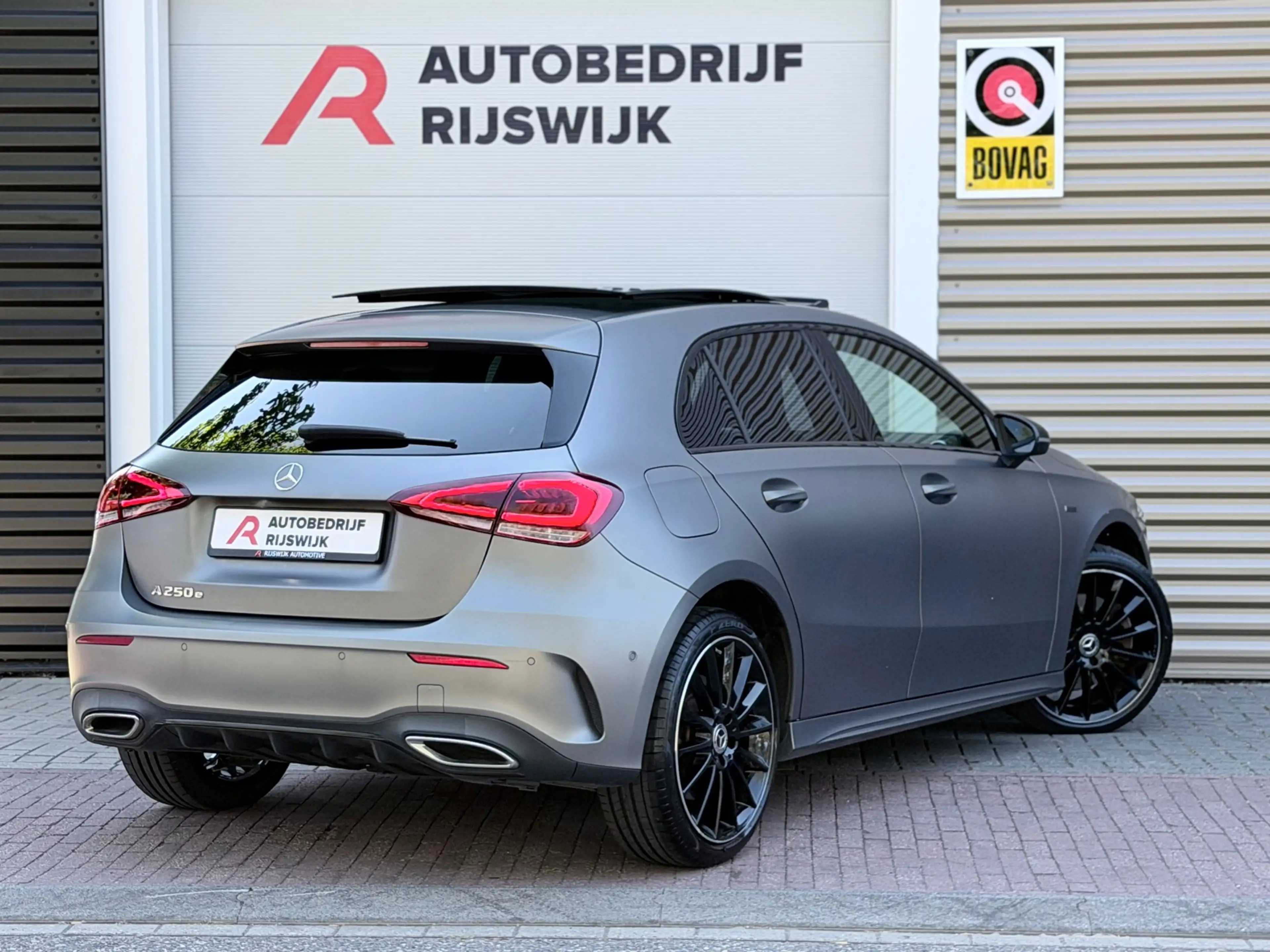 Mercedes-Benz A 250 e Premium Pano/Sfeer/Blindspot — photo 4