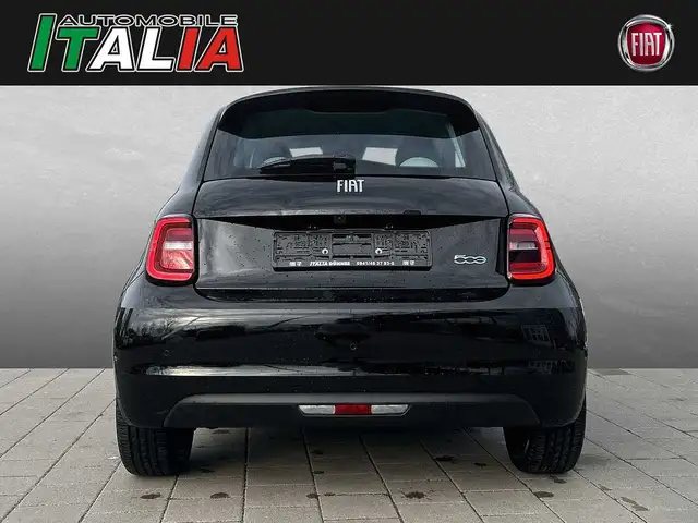 Fiat 500e view 4