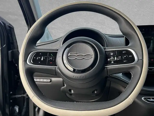 Fiat 500e view 11