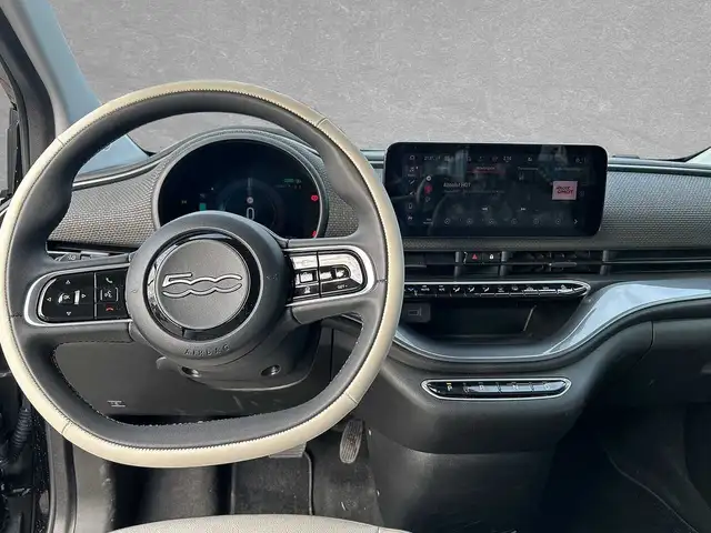 Fiat 500e view 7