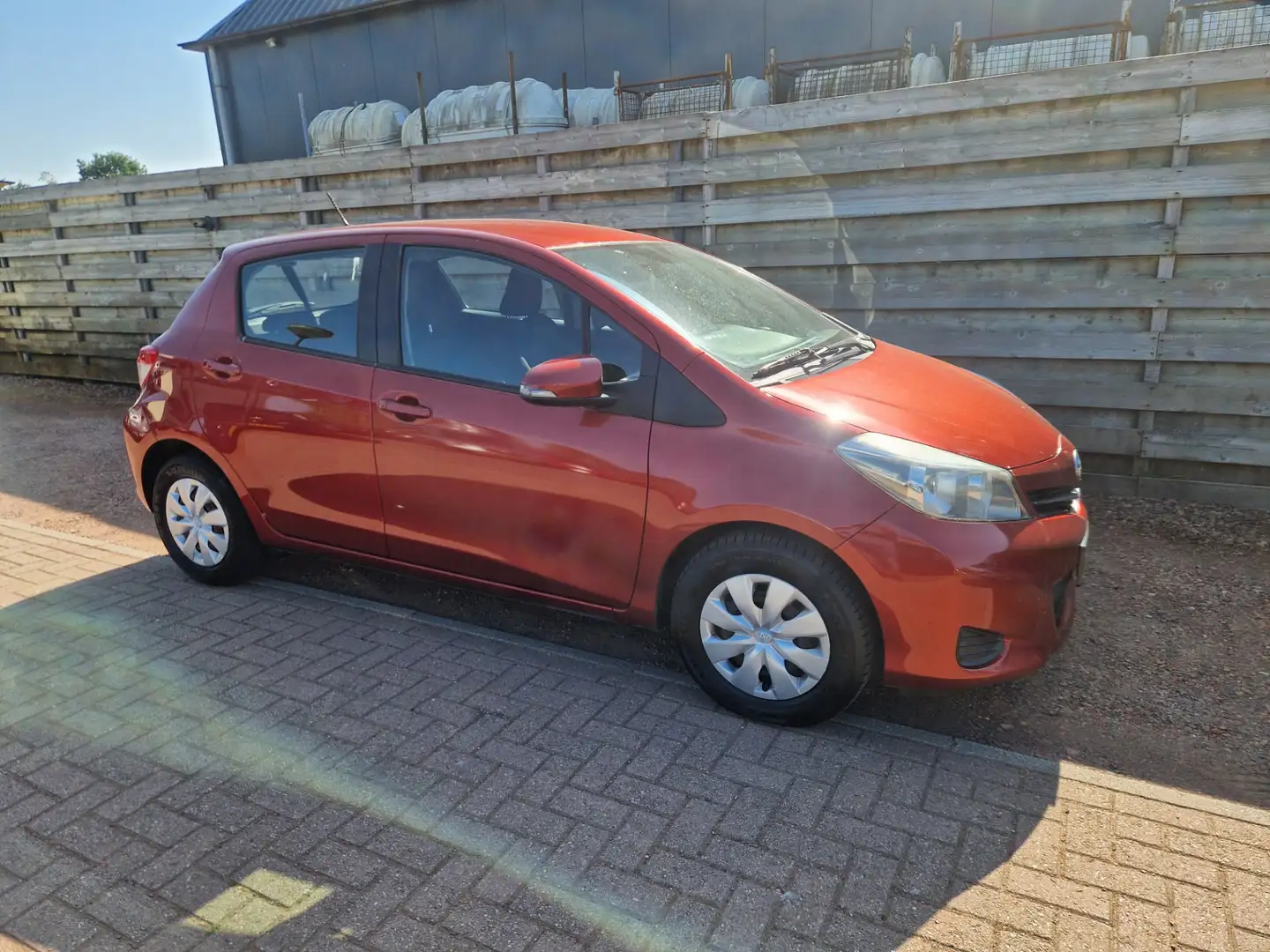 Toyota Yaris 1.0 VVT-i Aspiration Airco, Camera Rouge - 1
