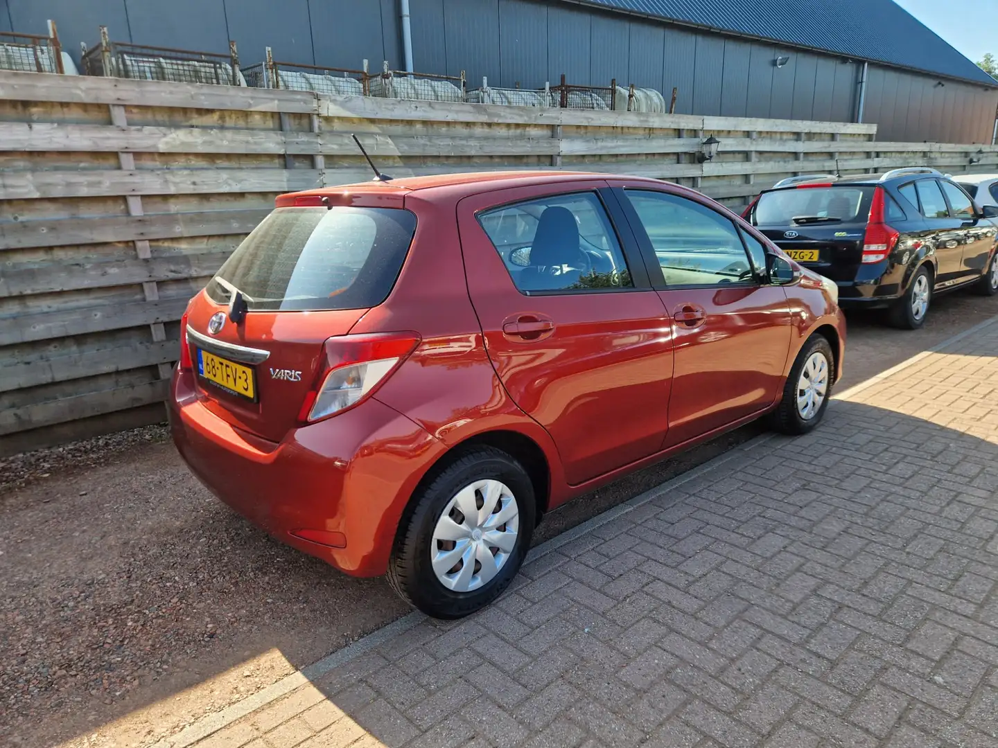 Toyota Yaris 1.0 VVT-i Aspiration Airco, Camera Rouge - 2