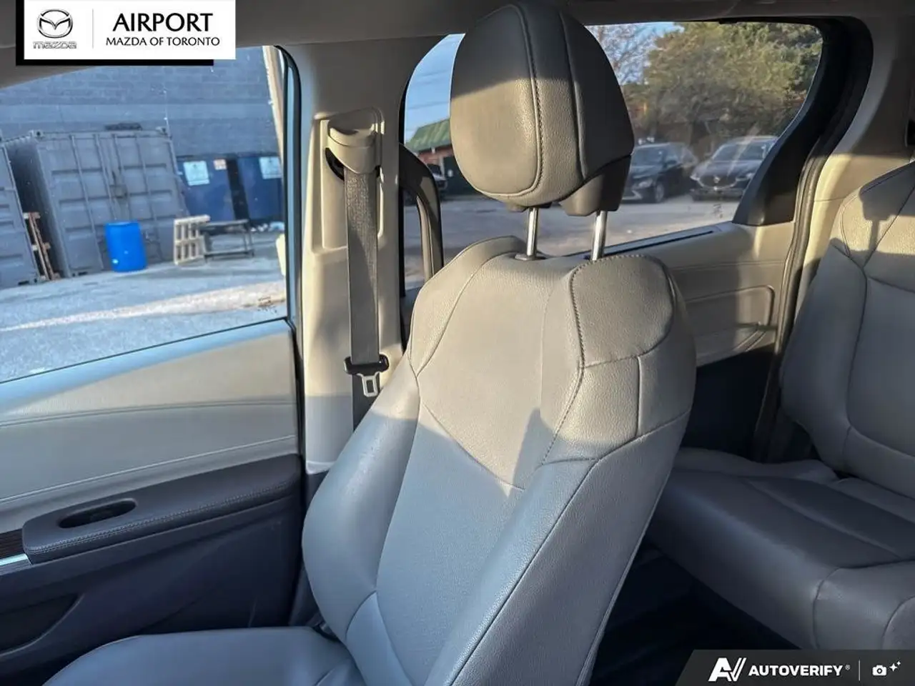 Toyota Sienna снимка Toyota Sienna
