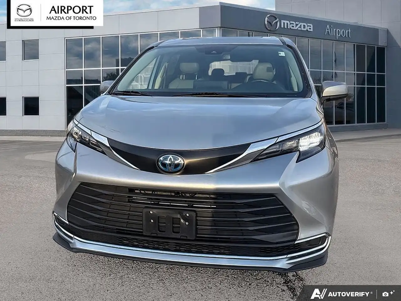 Toyota Sienna снимка Toyota Sienna