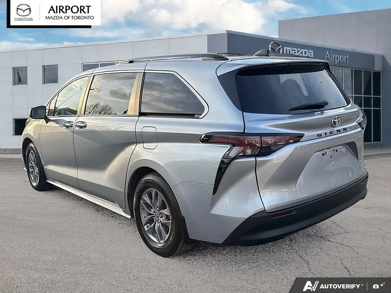 Toyota Sienna снимка Toyota Sienna