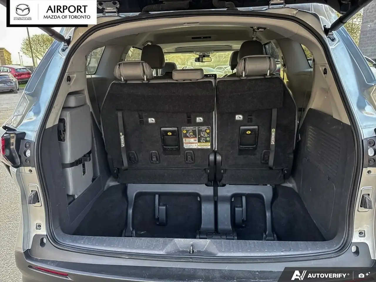 Toyota Sienna снимка Toyota Sienna