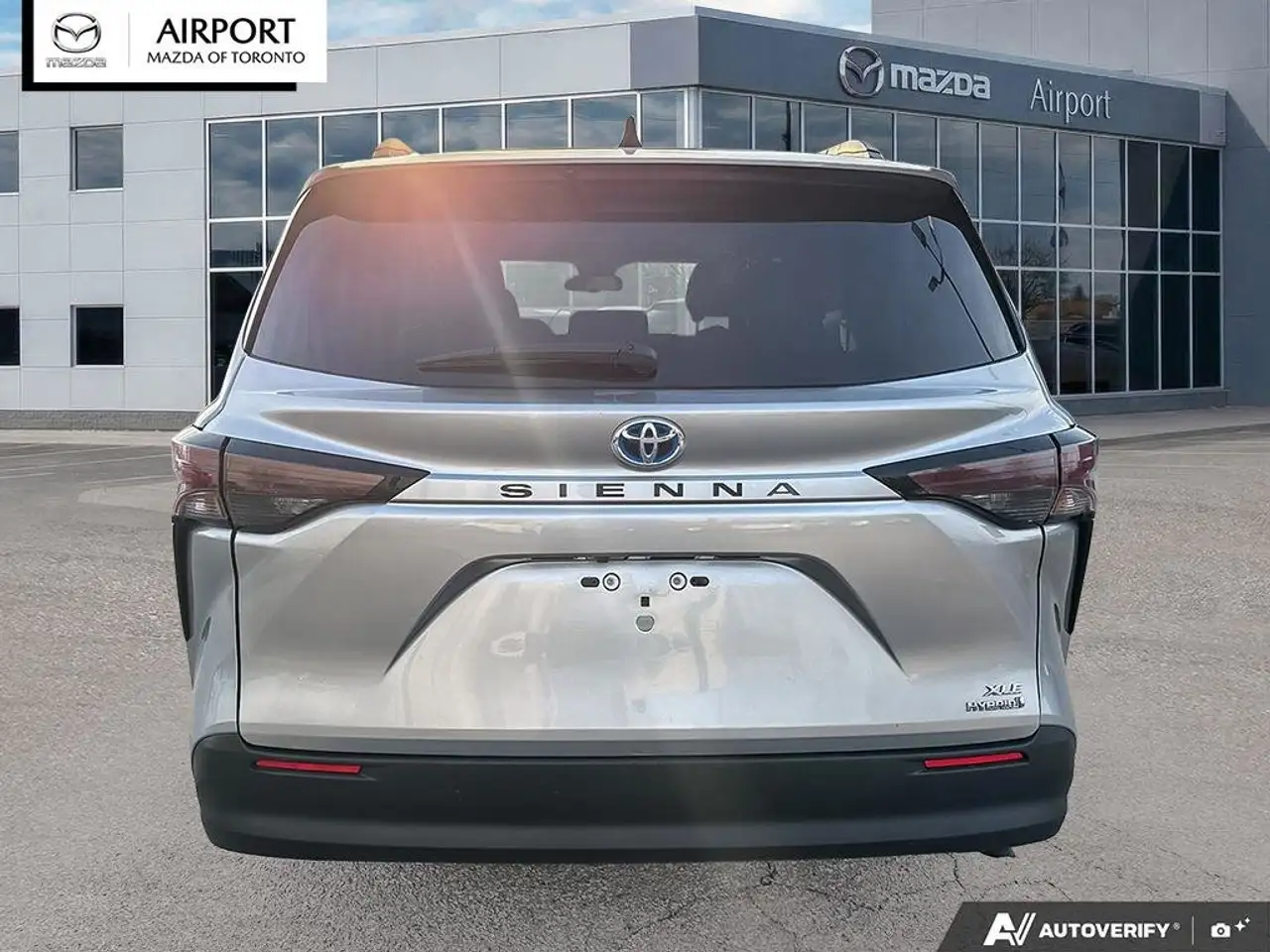Toyota Sienna снимка Toyota Sienna