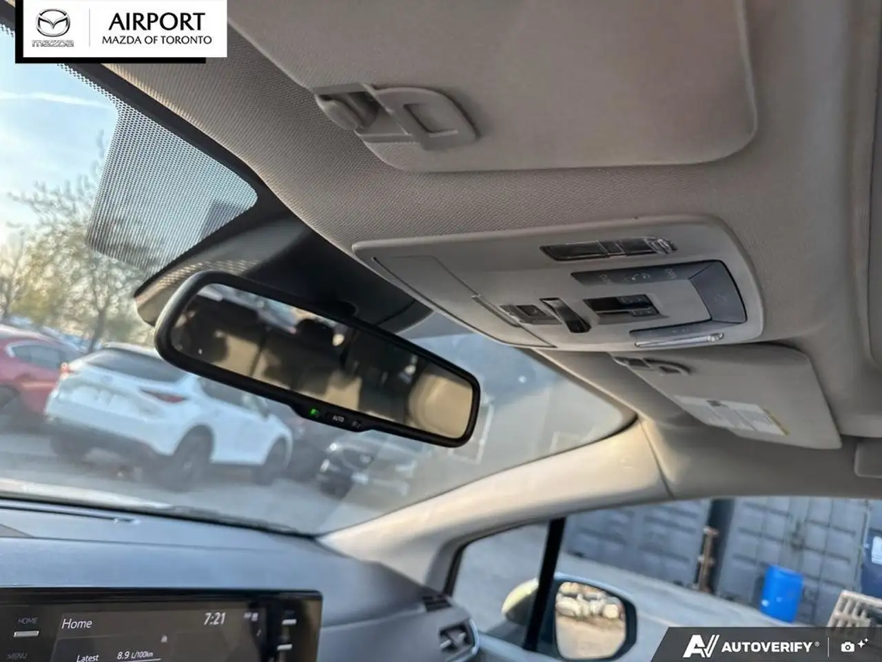 Toyota Sienna снимка Toyota Sienna