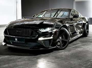 GT V8 Fastback Autom. PAKET 55 CARBON