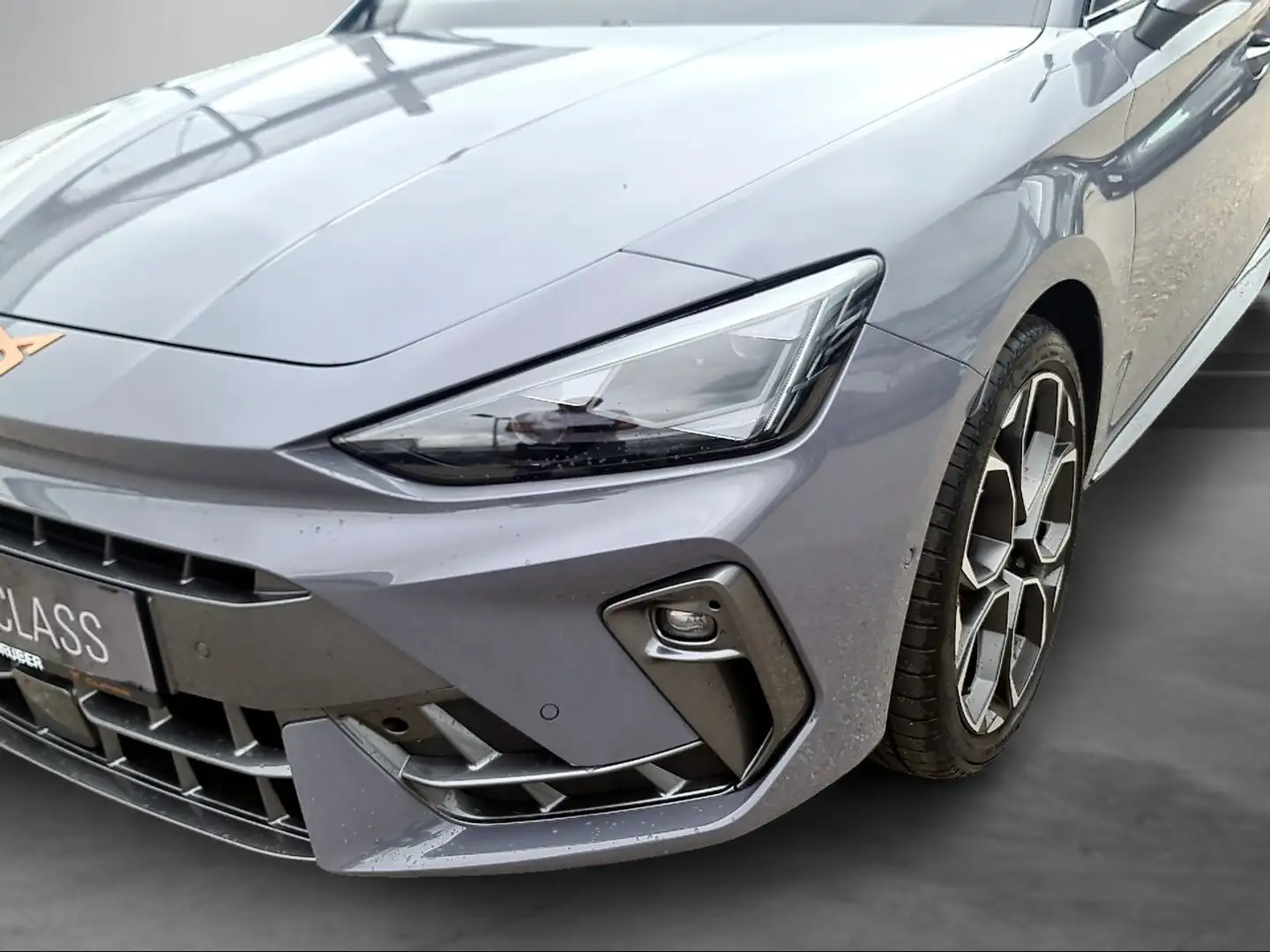 CUPRA Leon 1.5 eTSI DSG 150 PS Grau - 2