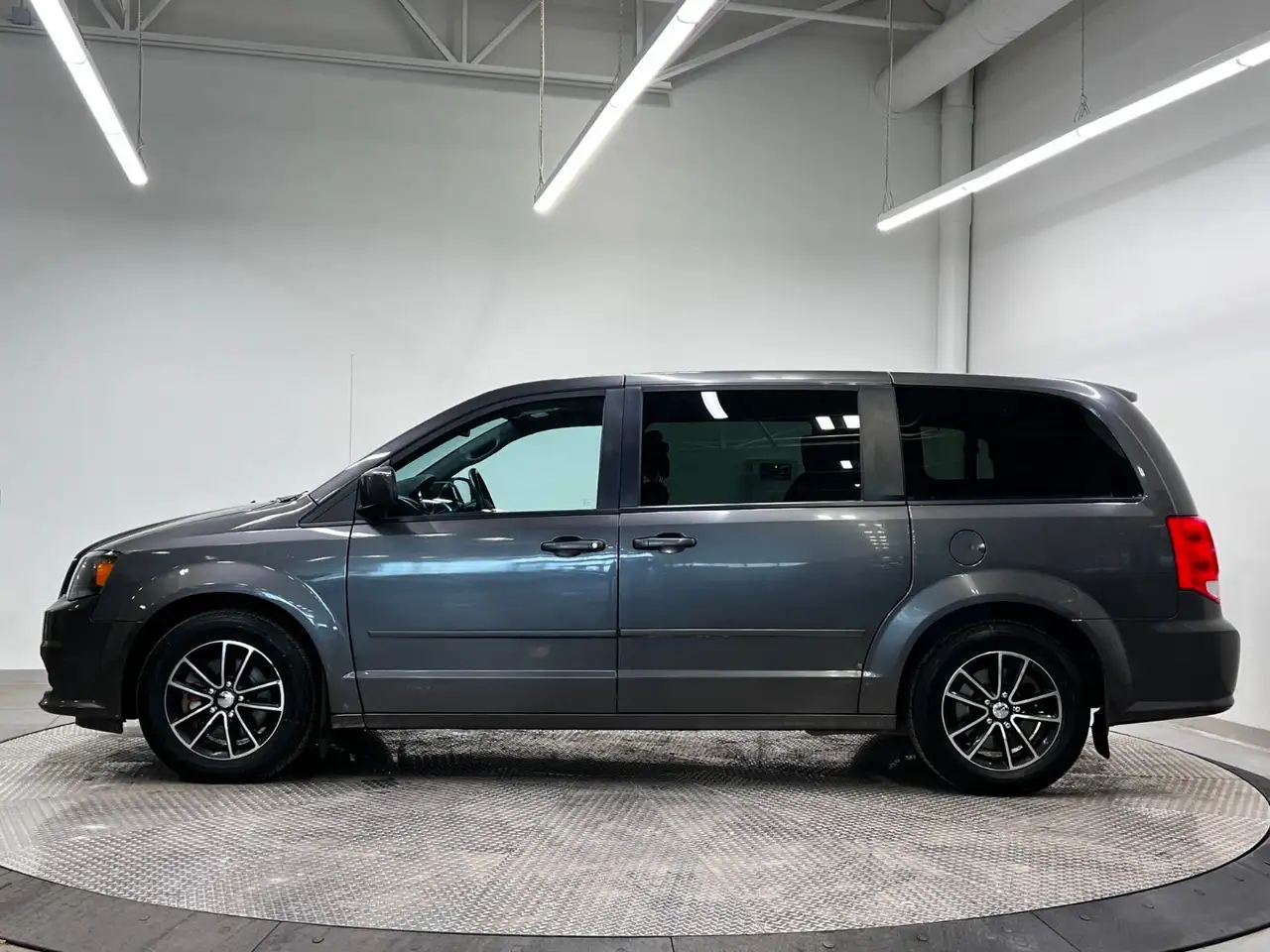 Dodge Grand Caravan снимка Dodge Grand Caravan