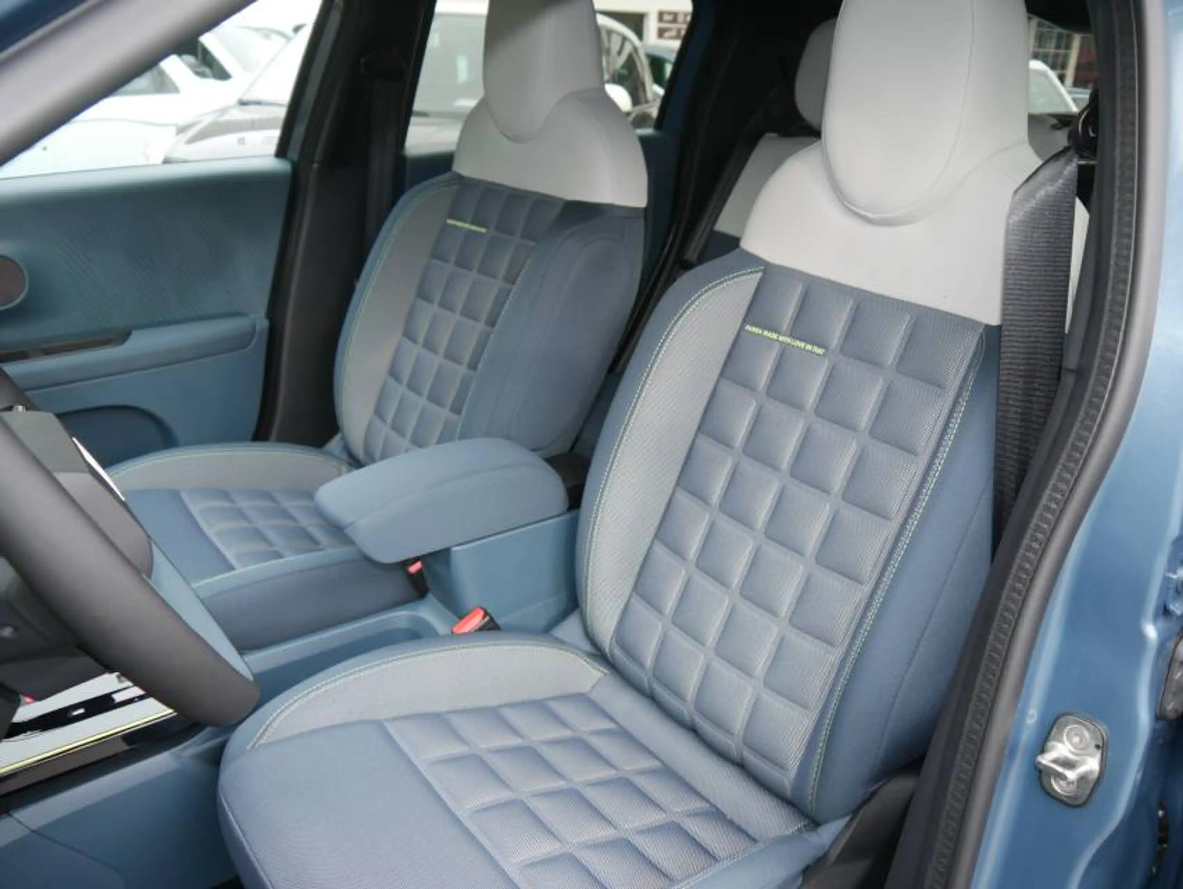 Fiat Grande Panda Hybrid la Prima Winterpaket (VOLL!) — photo 11