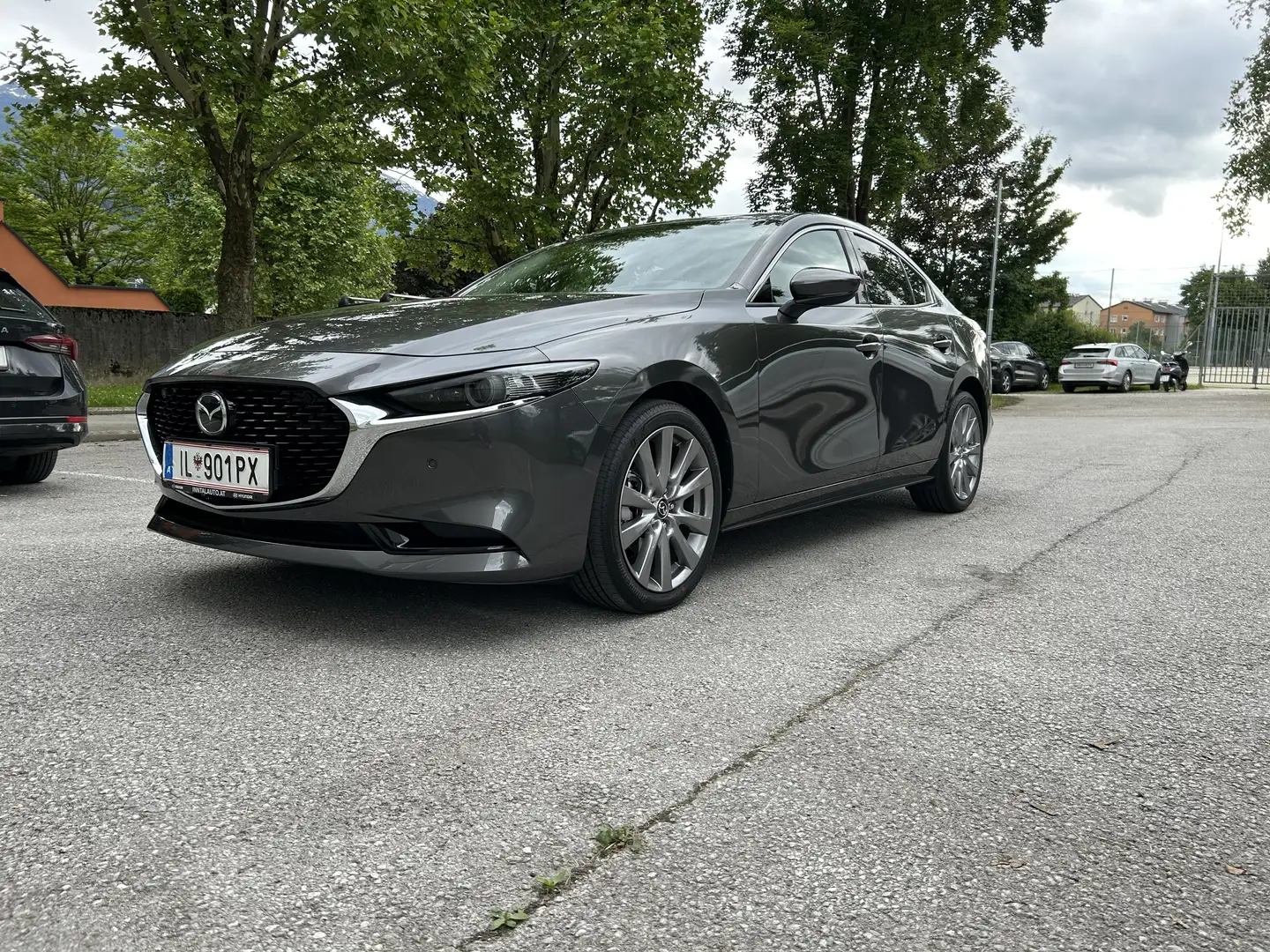 Mazda 3 Sedan e-Skyactiv G122 Exclusive-Line Grau - 1