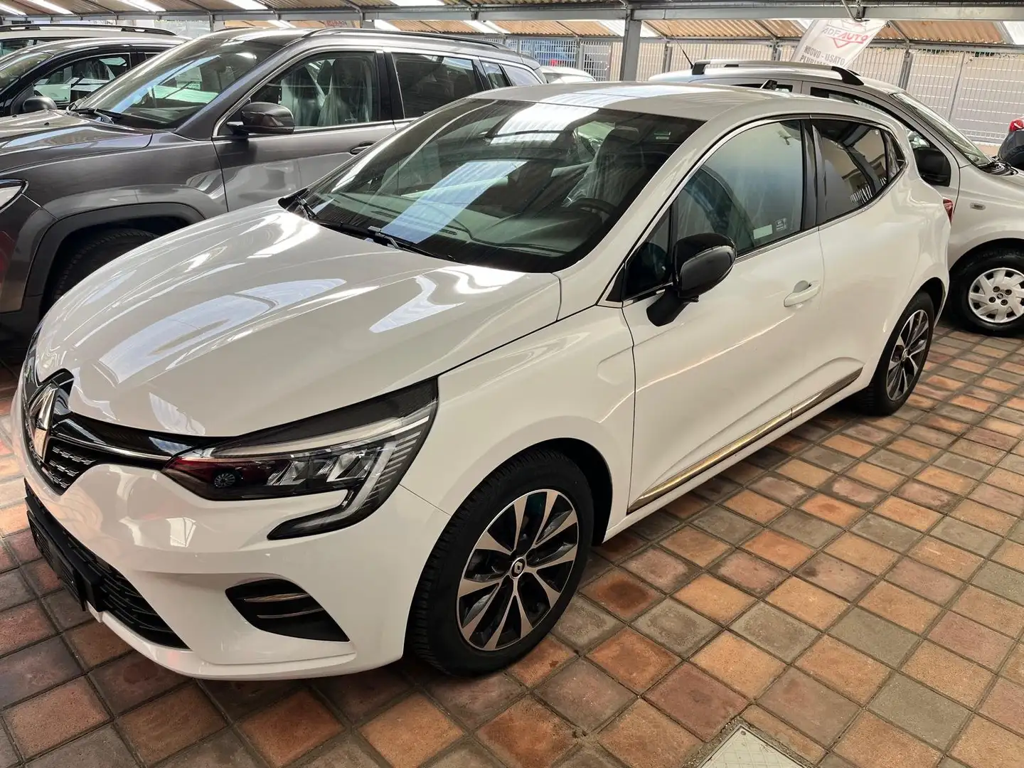 Renault Clio 1.0 tce Intens 90cv my21 Weiß - 2