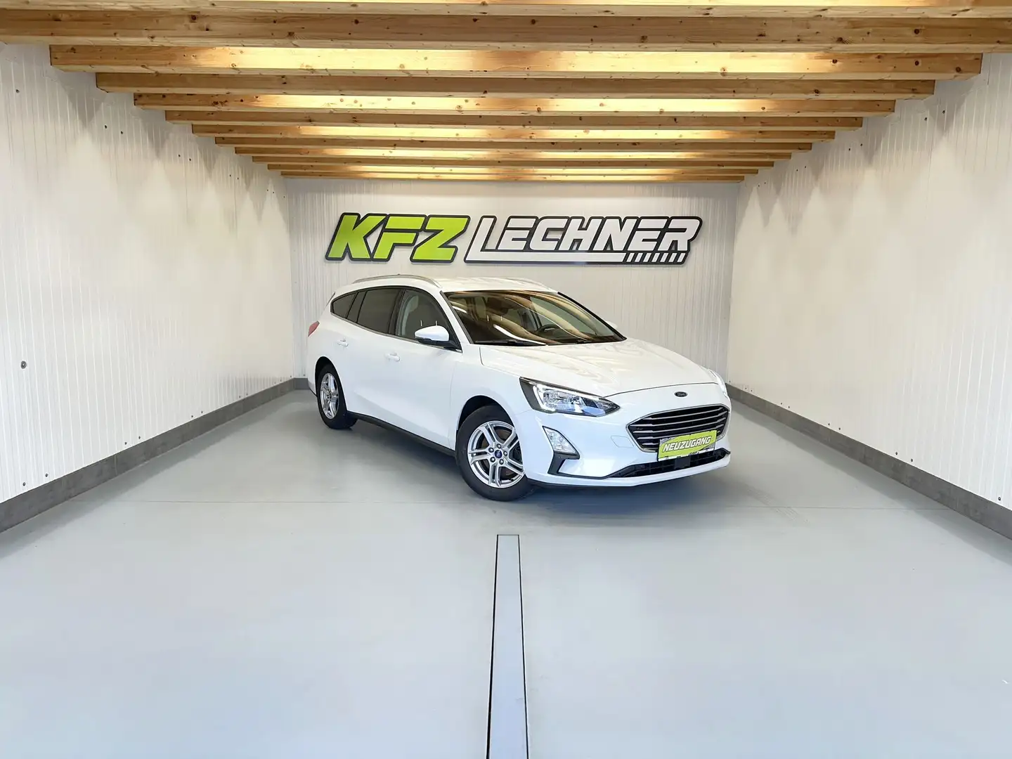 Ford Focus Turnier 1.5 EcoBl. "W-PAKET*NAVI*R-KAM*CARPLAY Weiß - 1