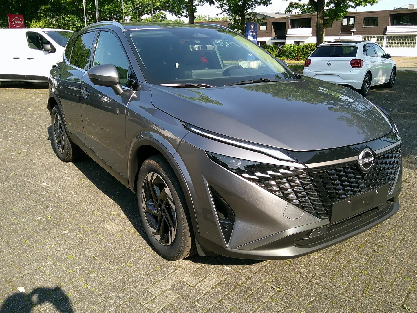 Nissan Qashqai 1,3 DIG-T MHEV 140 PS N-Connecta Winter Komfort Grijs - 2