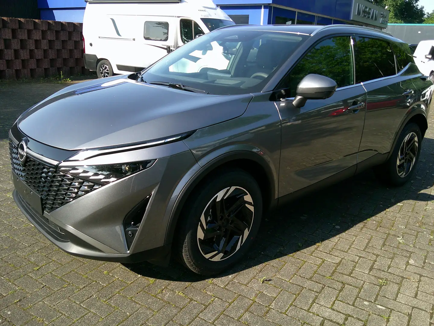Nissan Qashqai 1,3 DIG-T MHEV 140 PS N-Connecta Winter Komfort Grijs - 1