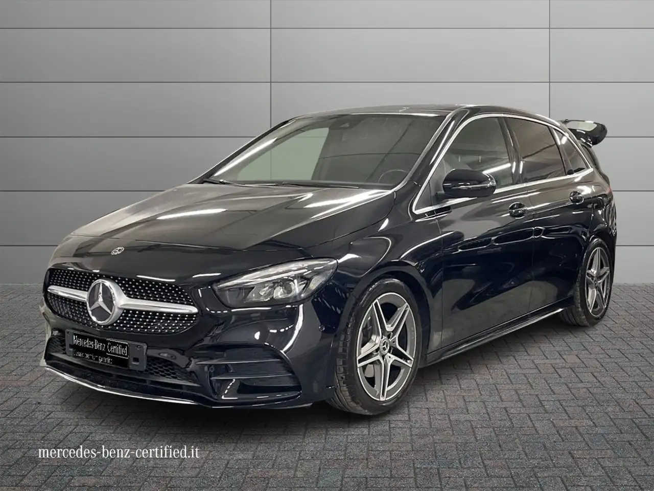 Mercedes-Benz B 180