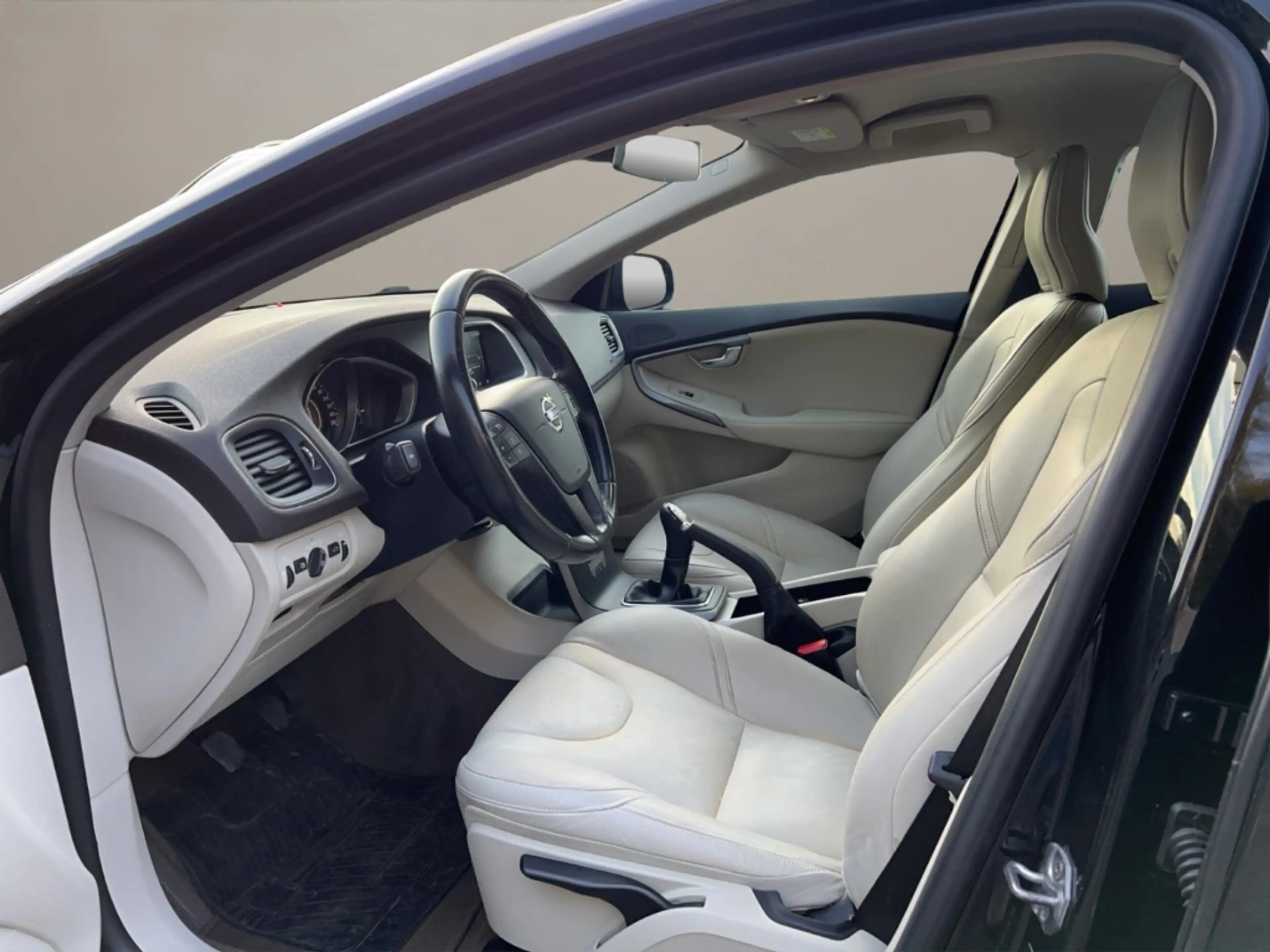Volvo V40 Navi,Tempomat, Klimaautomatik,Parksensoren — photo 9