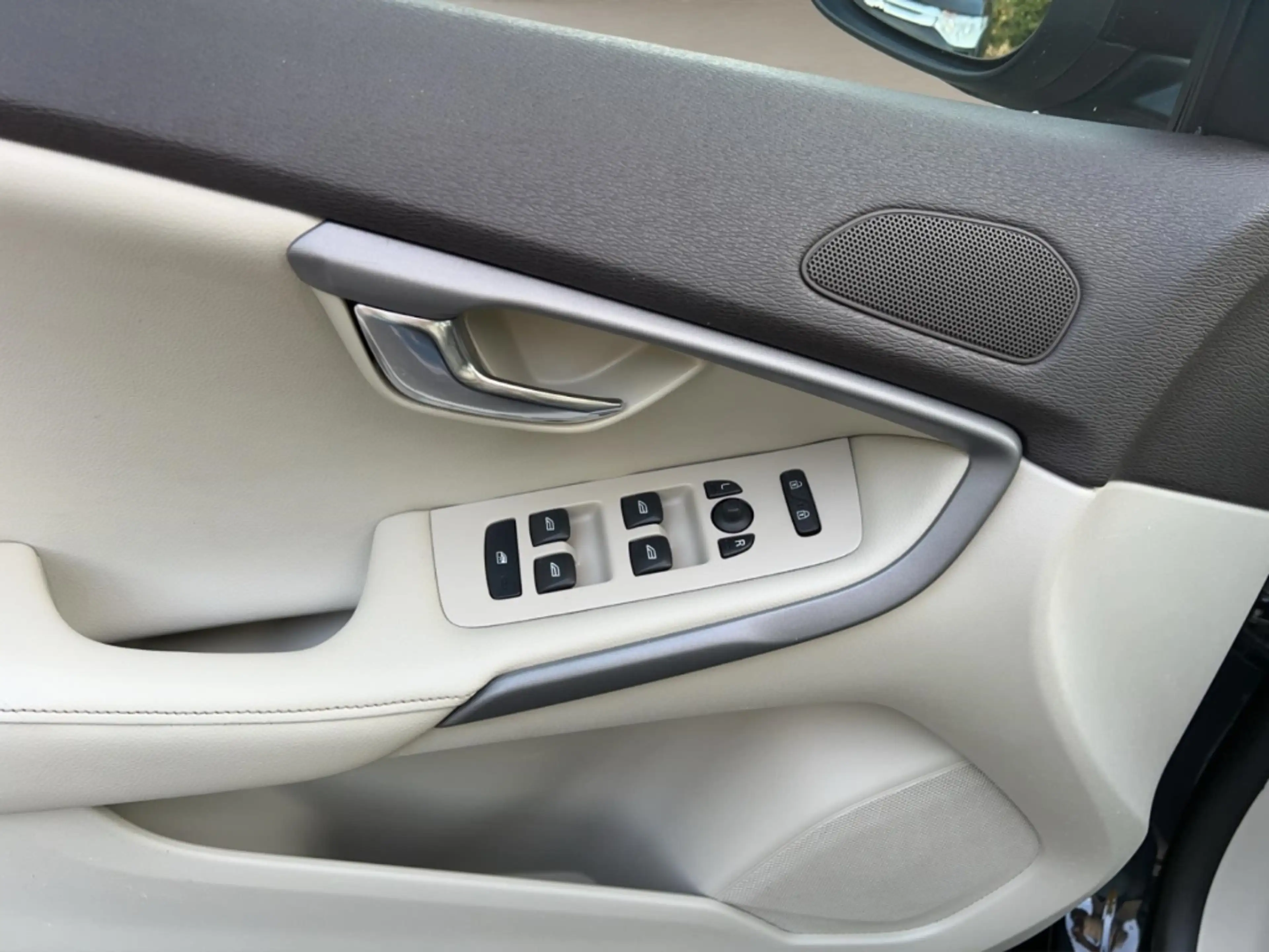 Volvo V40 Navi,Tempomat, Klimaautomatik,Parksensoren — photo 10