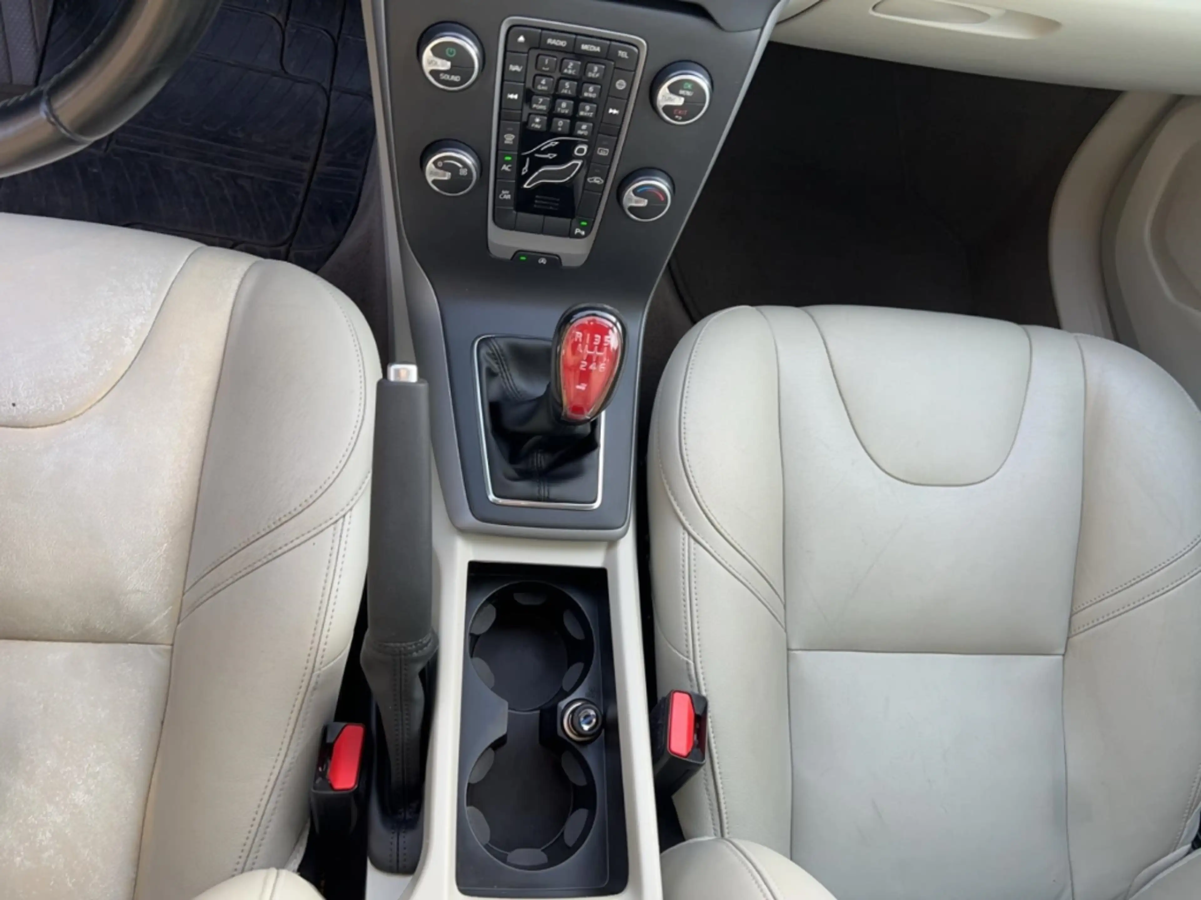 Volvo V40 Navi,Tempomat, Klimaautomatik,Parksensoren — photo 13