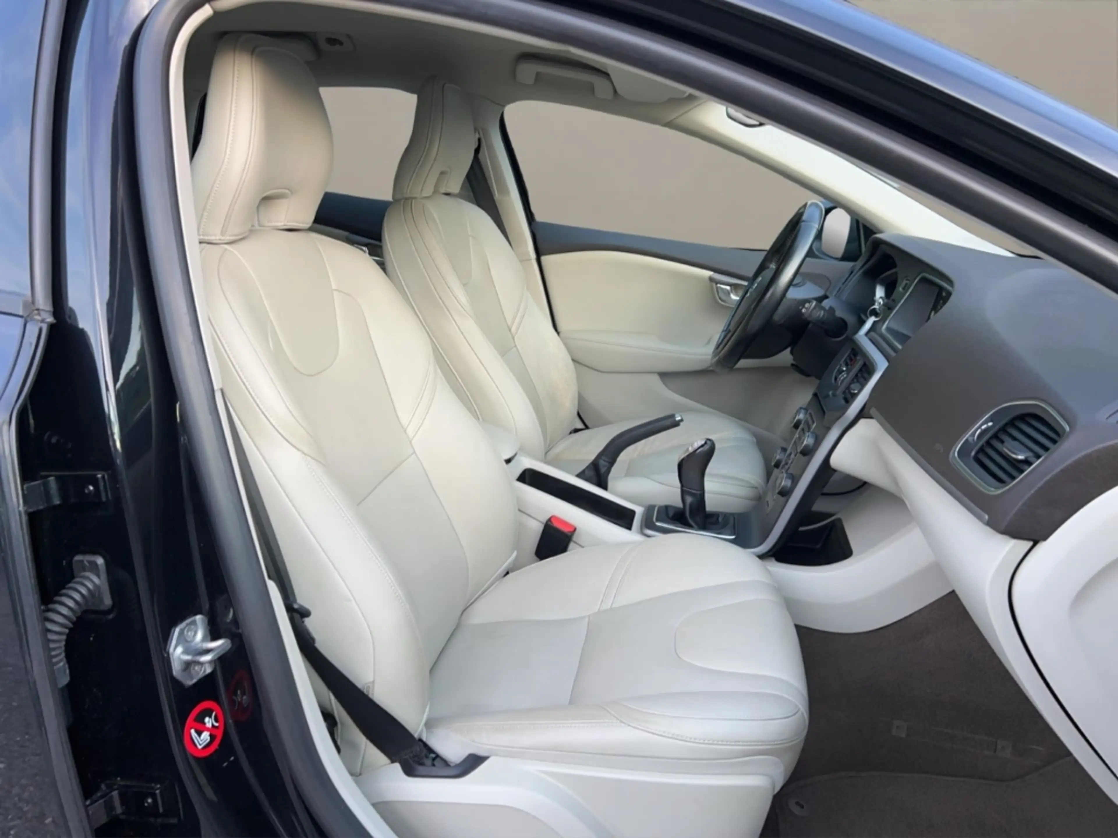 Volvo V40 Navi,Tempomat, Klimaautomatik,Parksensoren — photo 15