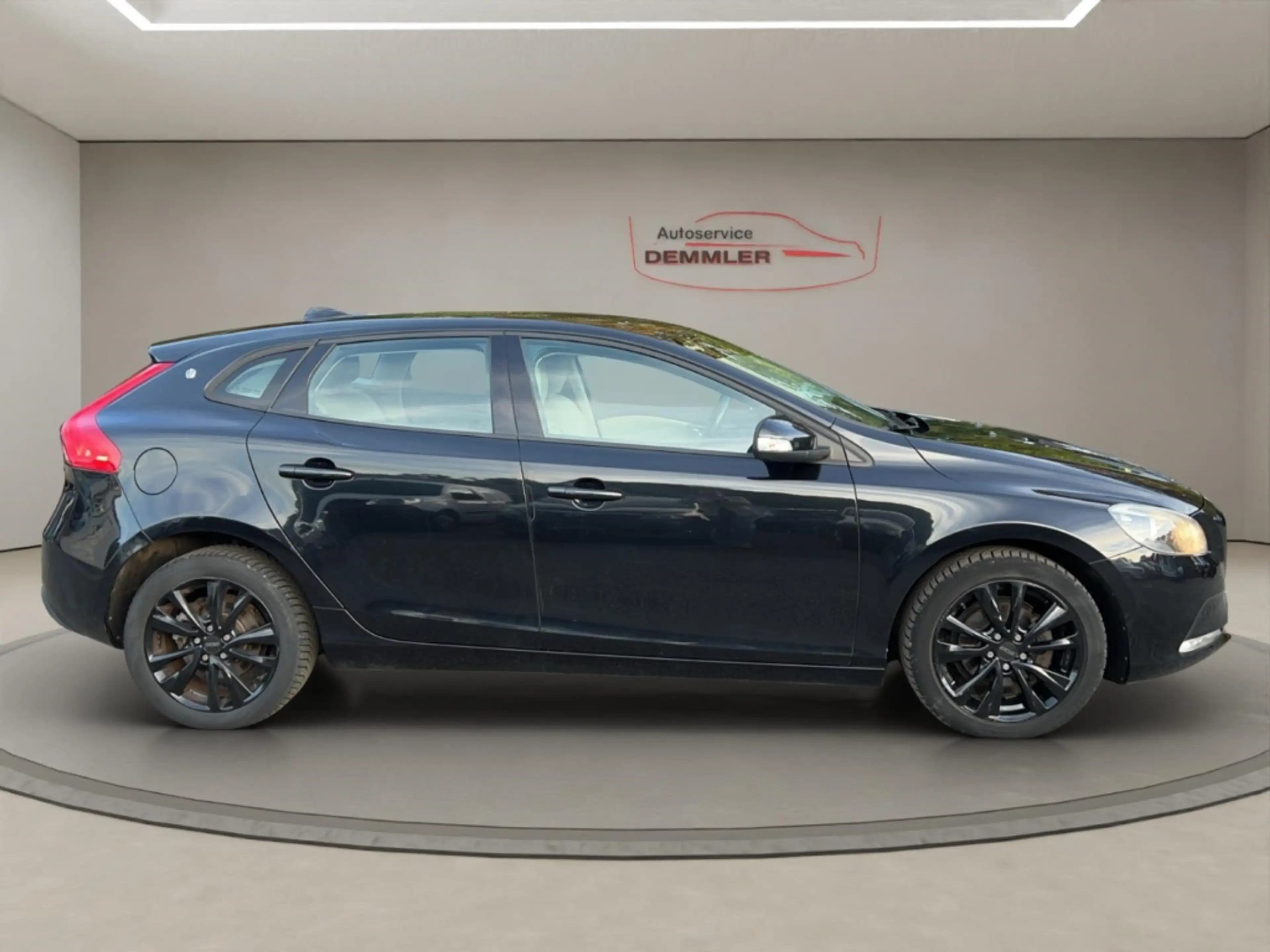 Volvo V40 Navi,Tempomat, Klimaautomatik,Parksensoren — photo 4