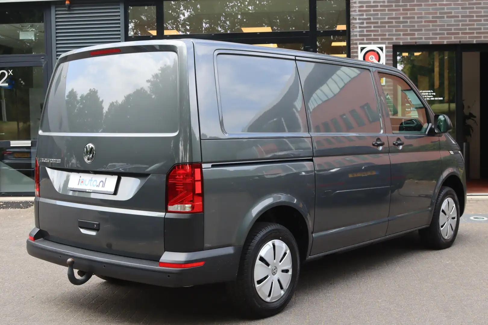Volkswagen T6.1 Transporter 2.0 TDI 110kW DSG-7 L1H1 28 Navi/Camera/Airco/App- Gris - 2