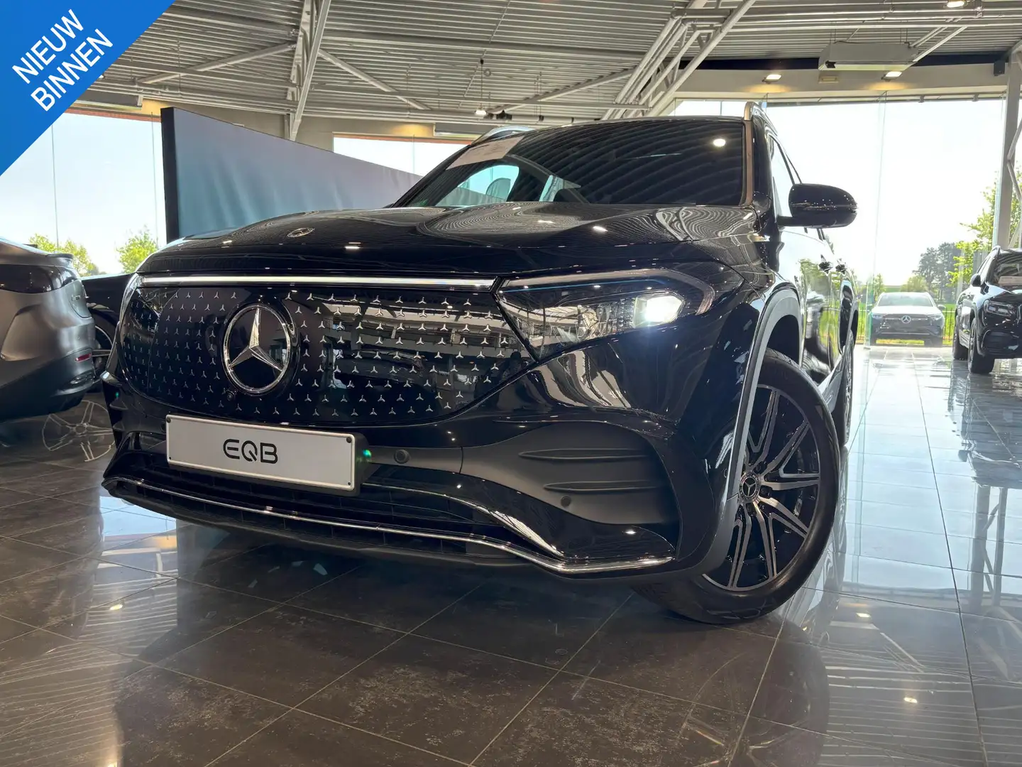 Mercedes-Benz EQB 250 250+ Star Edition Zwart - 1