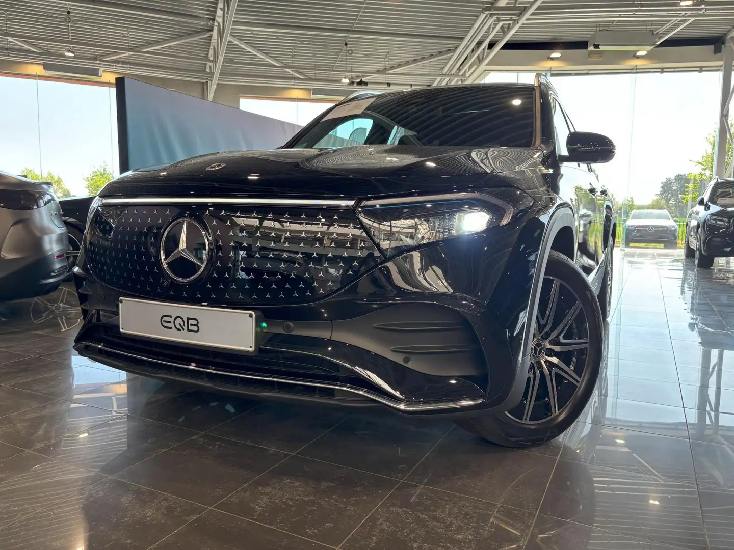 Mercedes-Benz EQB 250 250+ Star Edition Czarny - 1