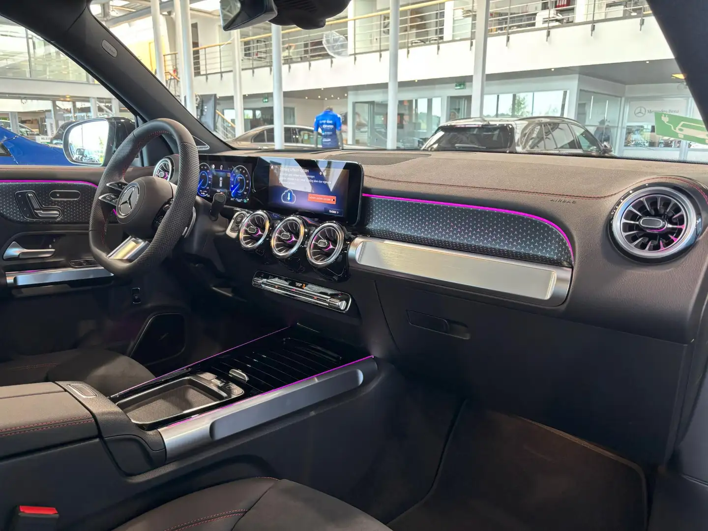 Mercedes-Benz EQB 250 250+ Star Edition Zwart - 2