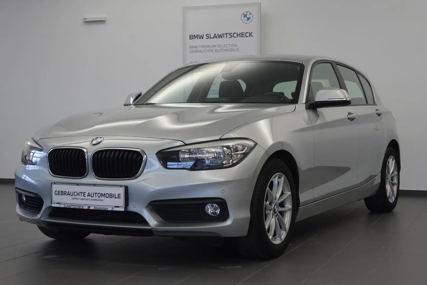 BMW 116 i Silber - 1