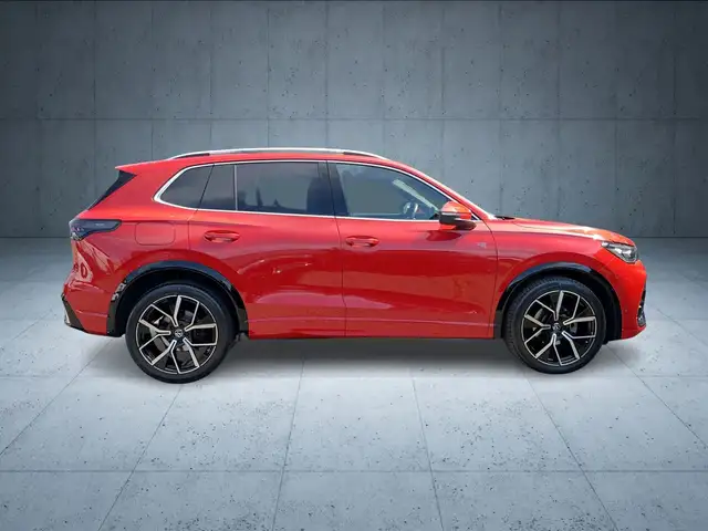 Volkswagen Tiguan view 6