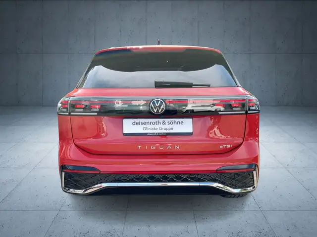 Volkswagen Tiguan view 4