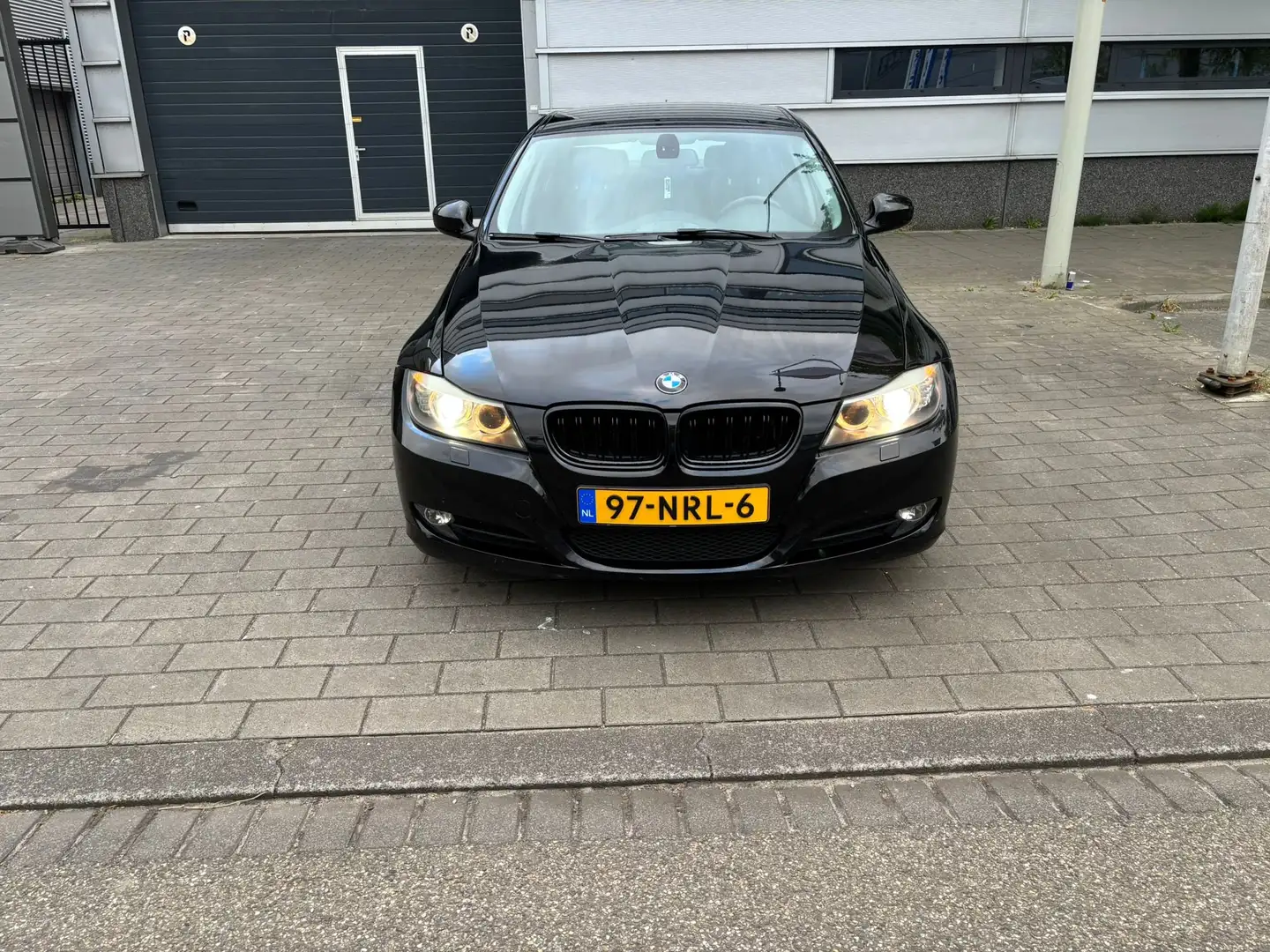 BMW 320 320i Business Line Reihe crna - 2