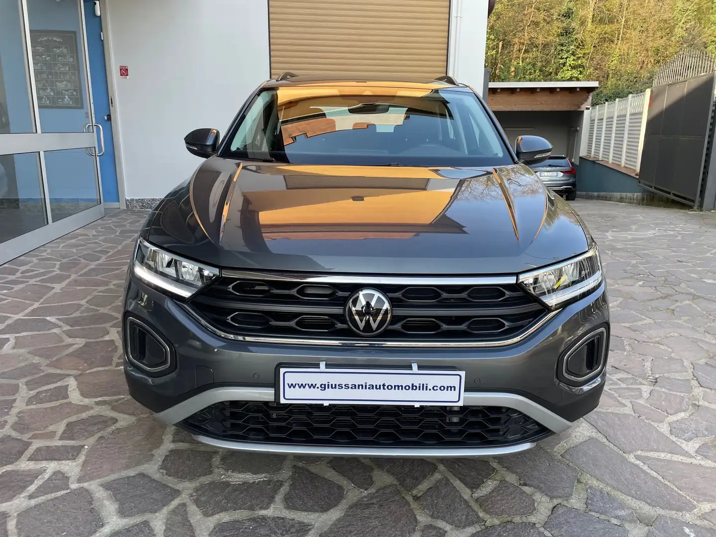 Volkswagen T-Roc 1.5 tsi Life dsg UNICO PROPRIETARIO BELLISSIMA Grigio - 2