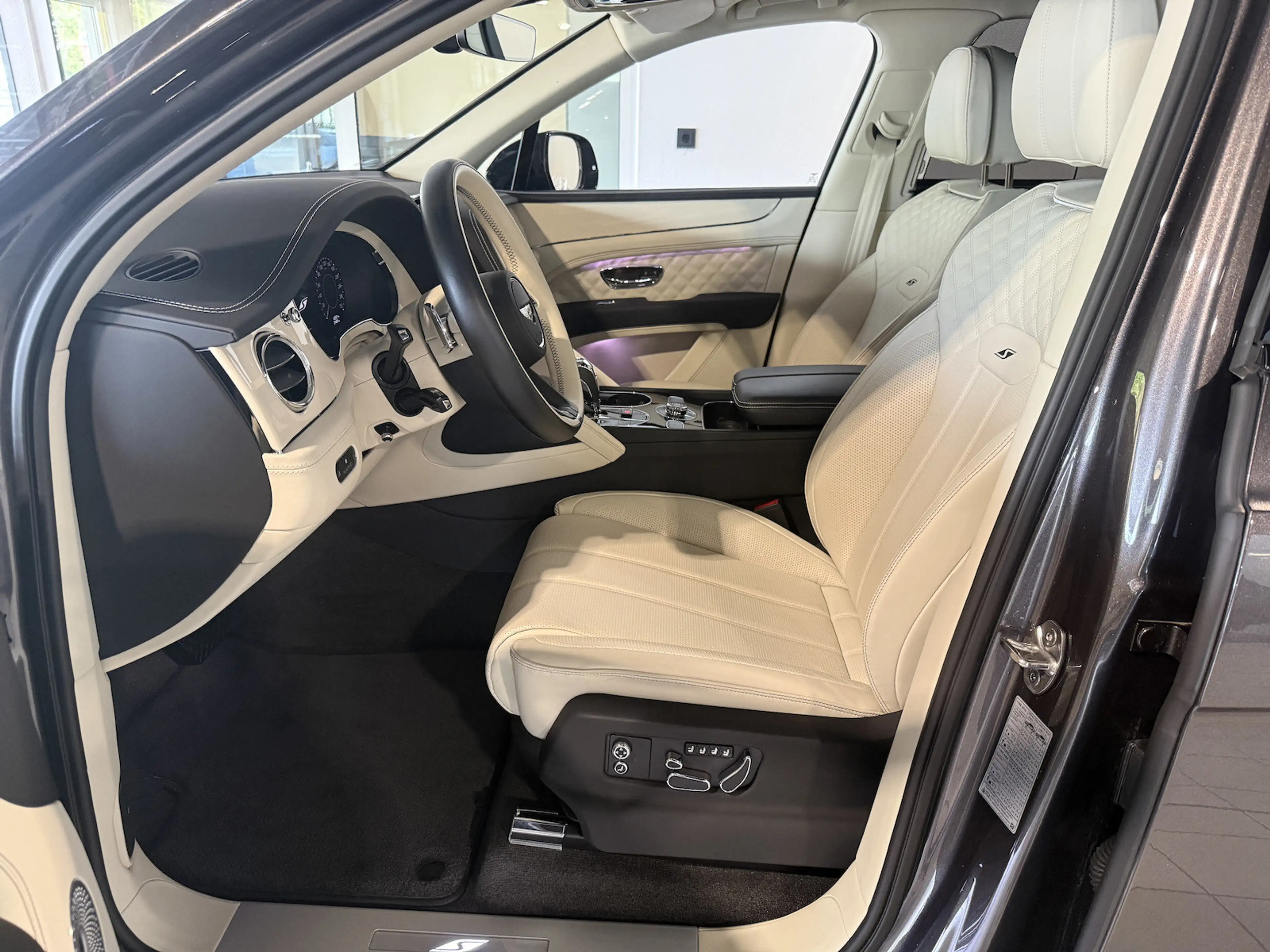 Bentley Bentayga S V8 Nachtsicht*Massage*B&O*22 Zoll — photo 8