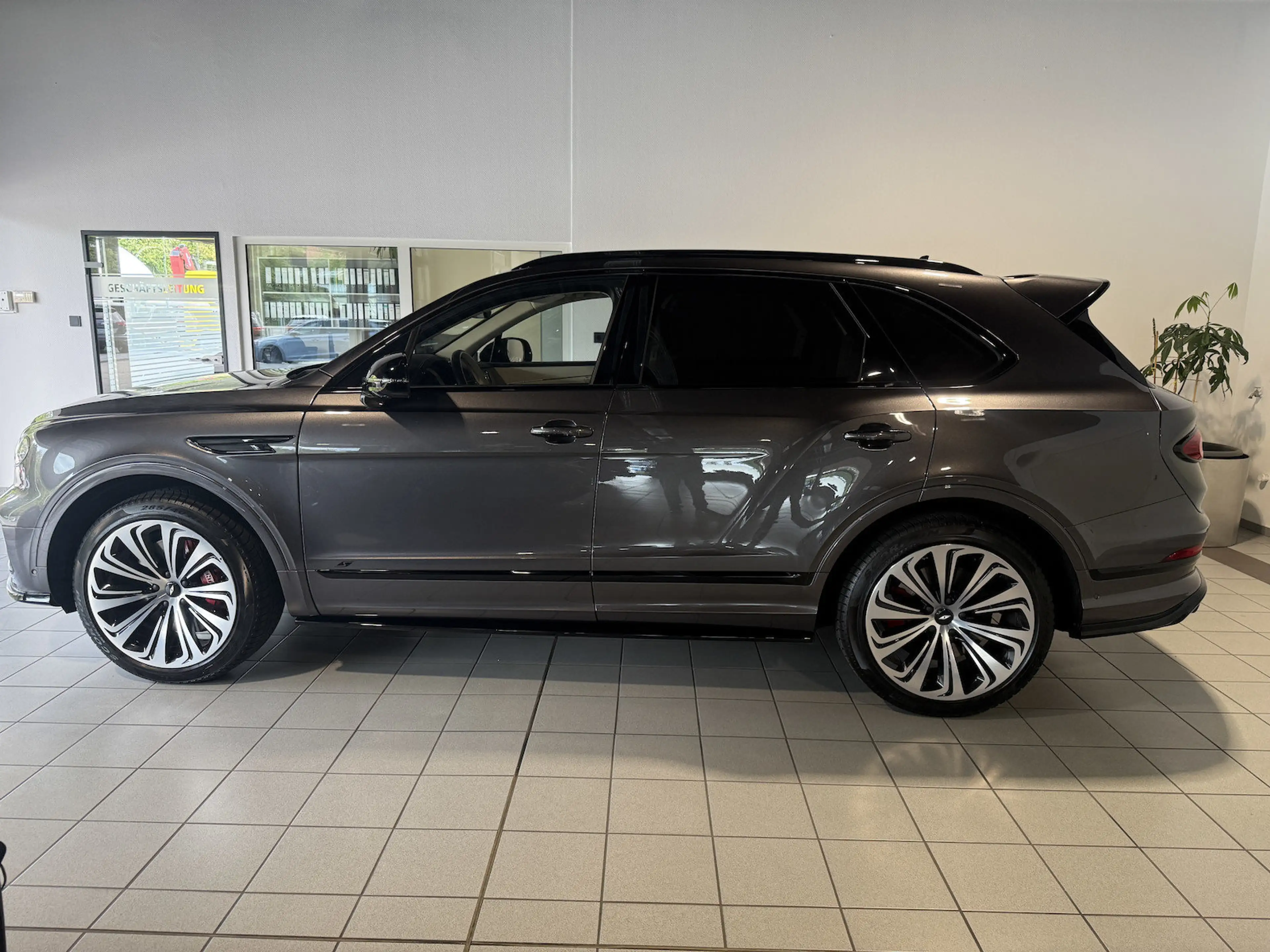 Bentley Bentayga S V8 Nachtsicht*Massage*B&O*22 Zoll — photo 7