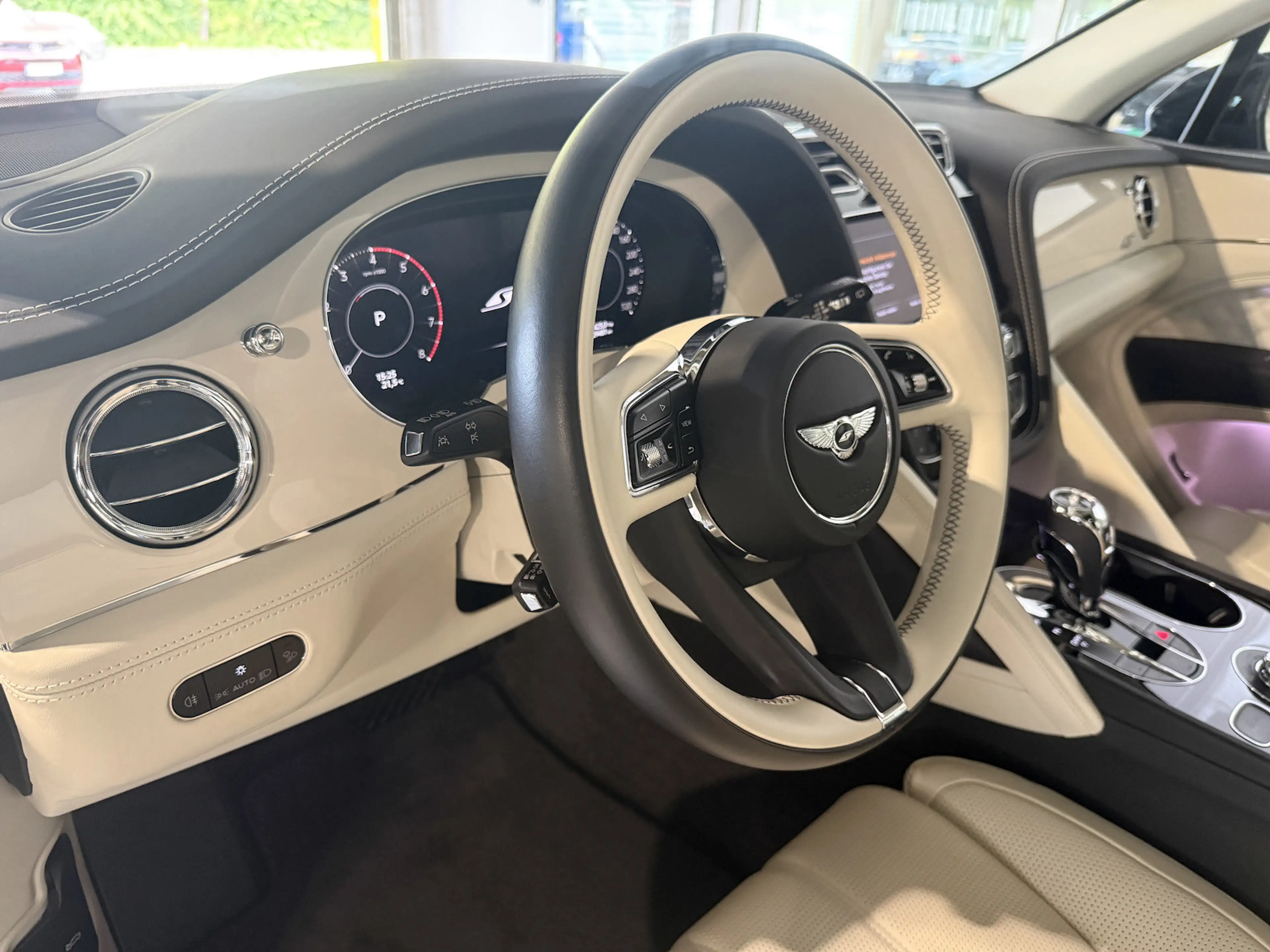 Bentley Bentayga S V8 Nachtsicht*Massage*B&O*22 Zoll — photo 13