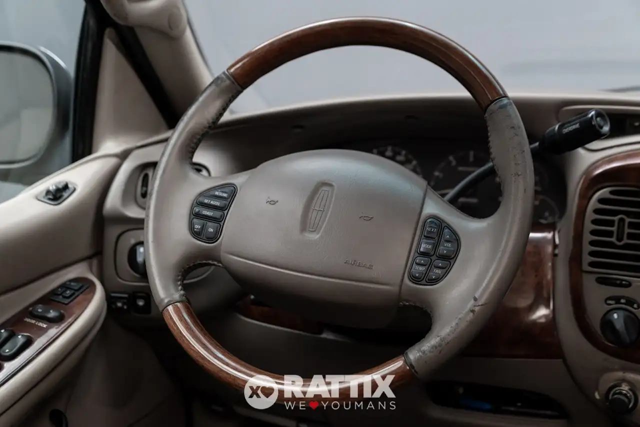 Lincoln Navigator 5.4 V8 GPL 300CV 4WD 7p.ti + barre portatutto, foto 9